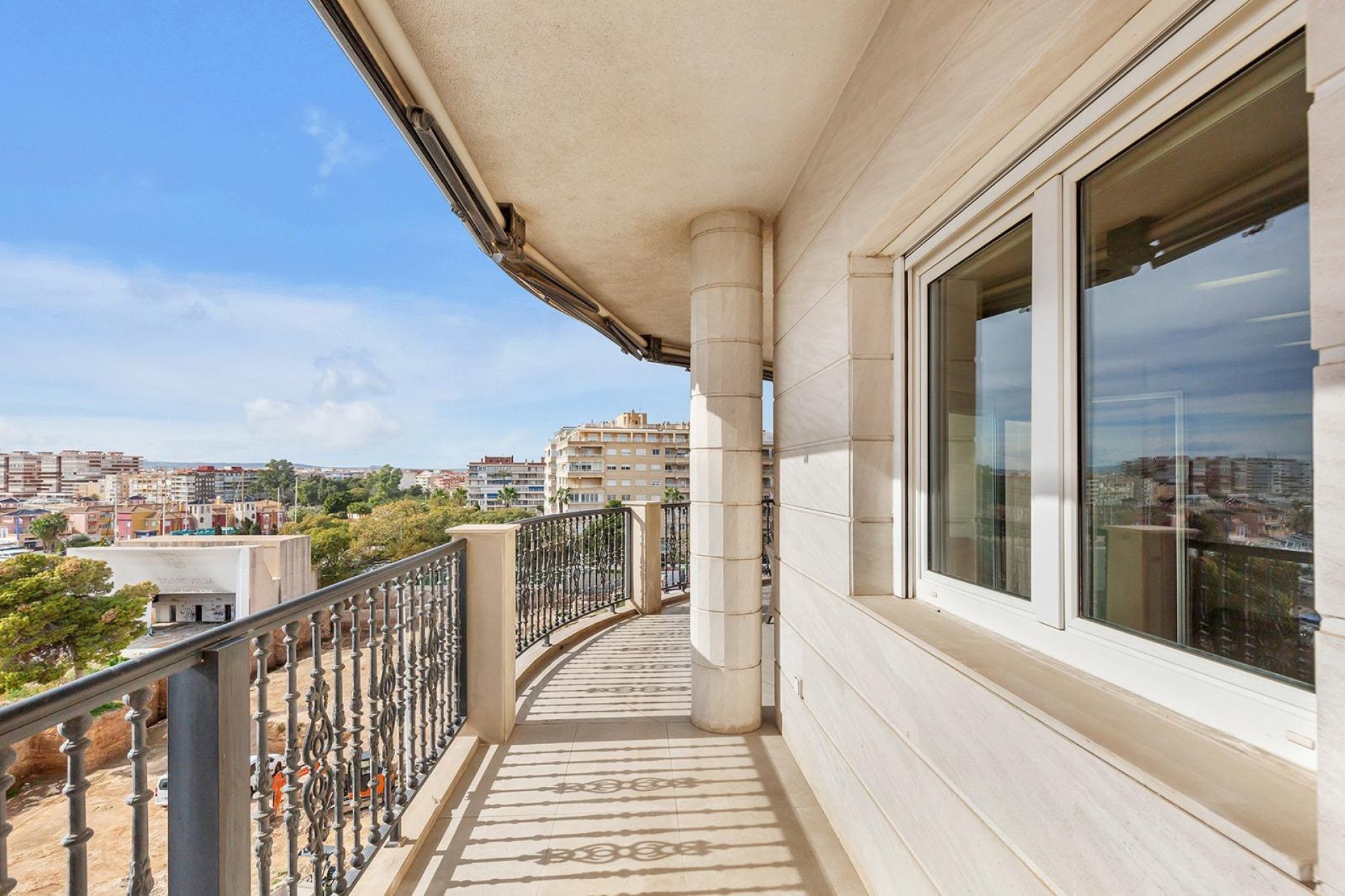 Resale - Apartment / flat - Torrevieja - Paseo maritimo