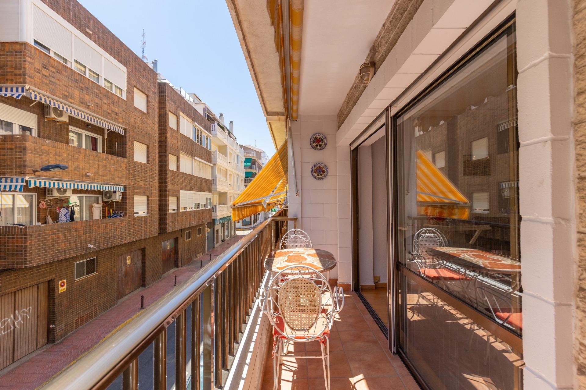 Resale - Apartment / flat - Torrevieja - Paseo maritimo
