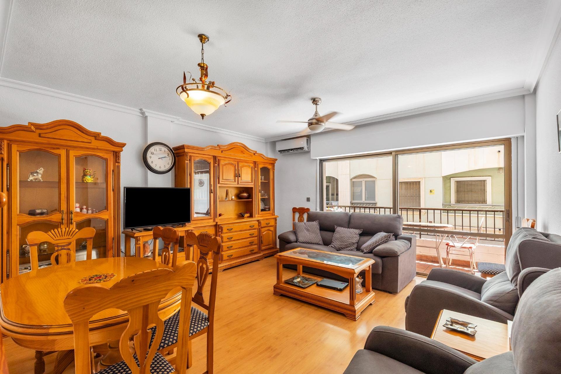 Resale - Apartment / flat - Torrevieja - Paseo maritimo