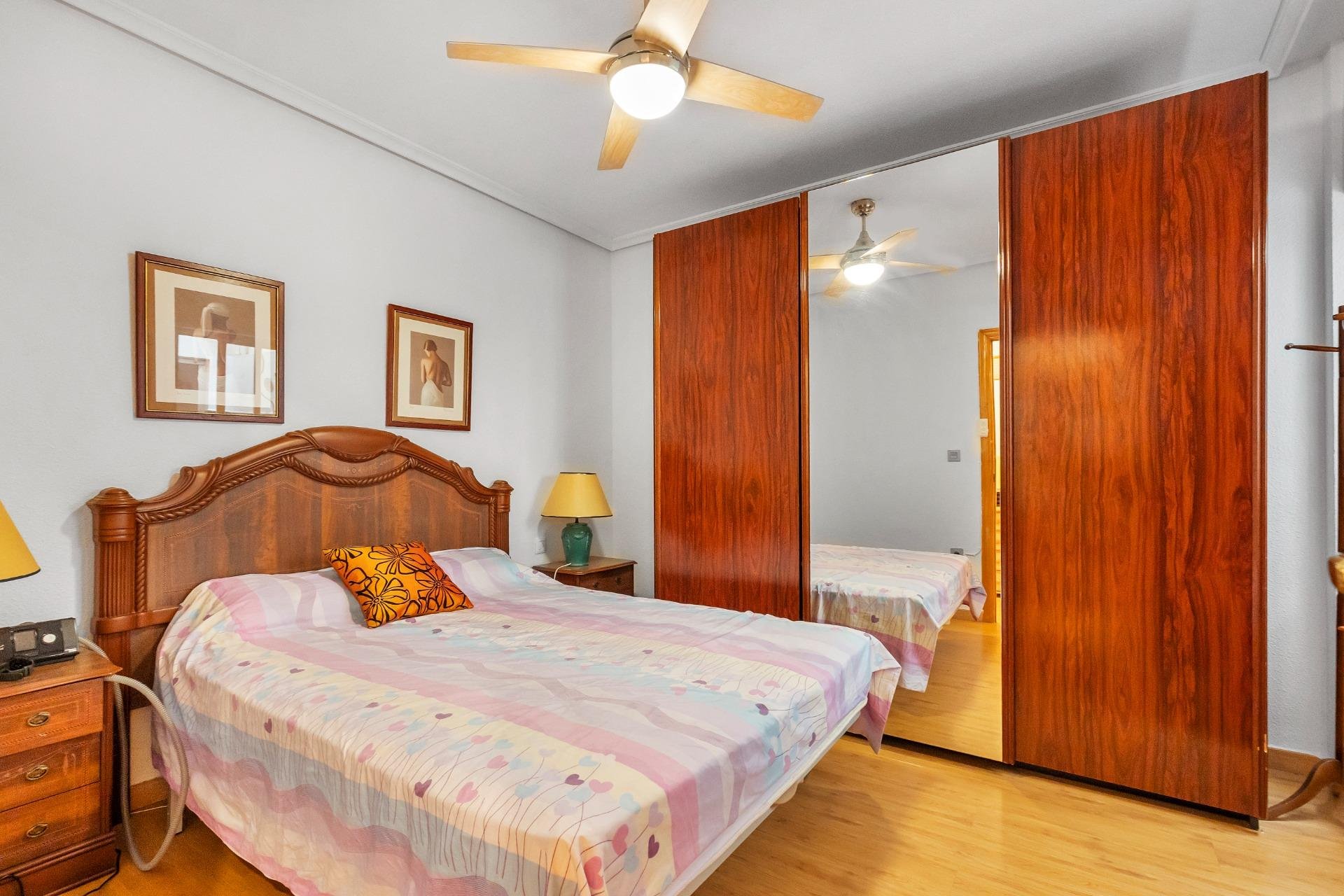 Resale - Apartment / flat - Torrevieja - Paseo maritimo