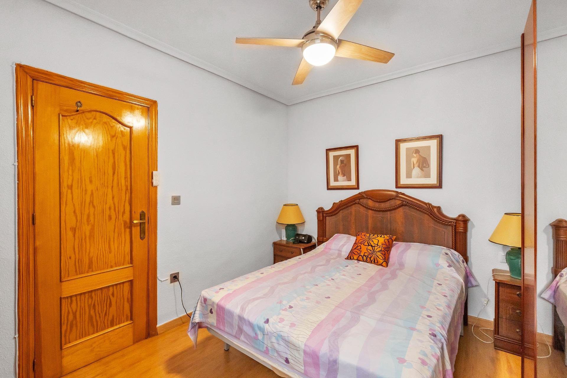 Resale - Apartment / flat - Torrevieja - Paseo maritimo