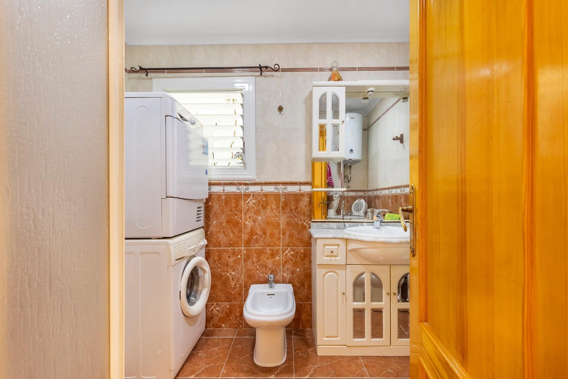 Resale - Apartment / flat - Torrevieja - Paseo maritimo
