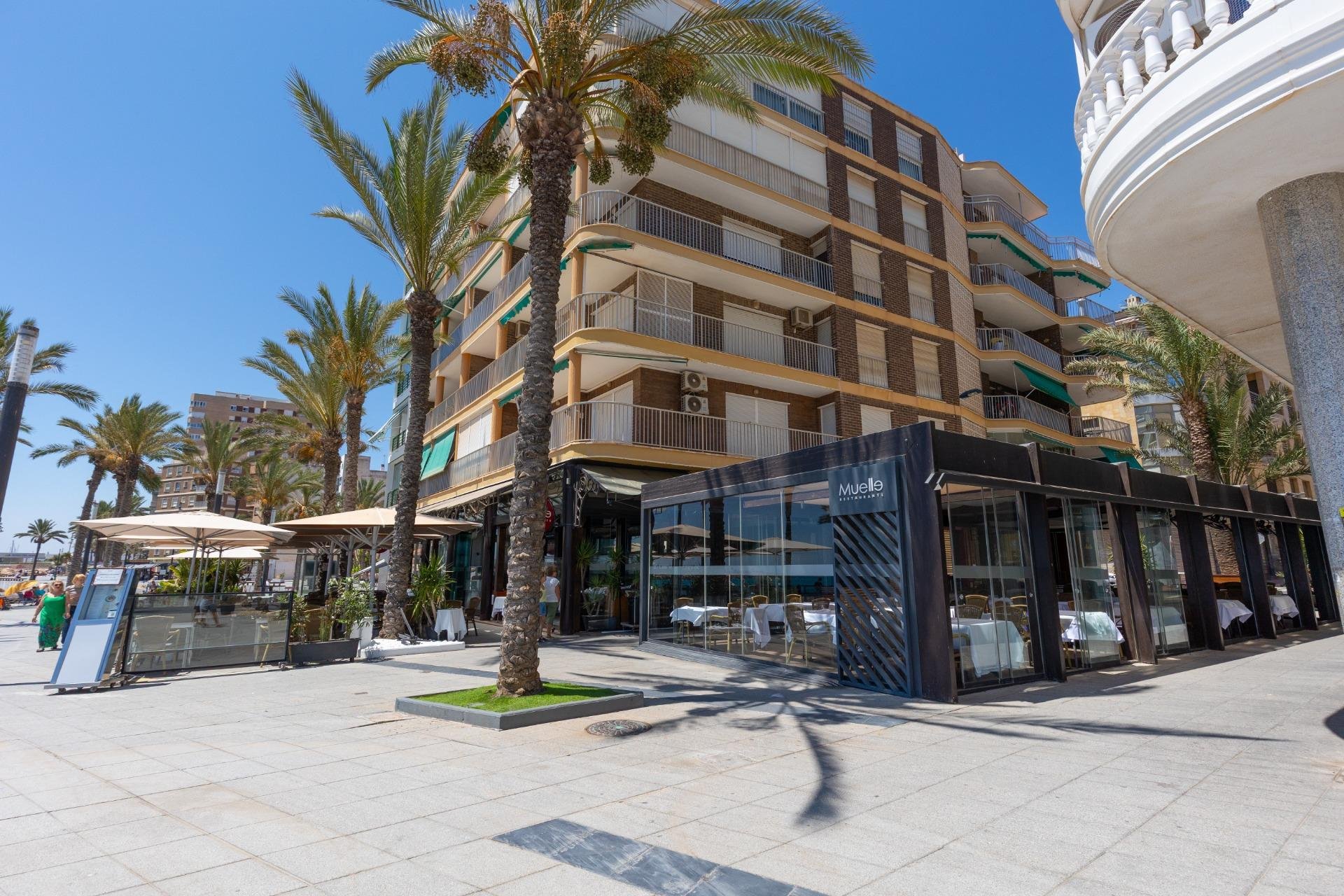 Resale - Apartment / flat - Torrevieja - Paseo maritimo