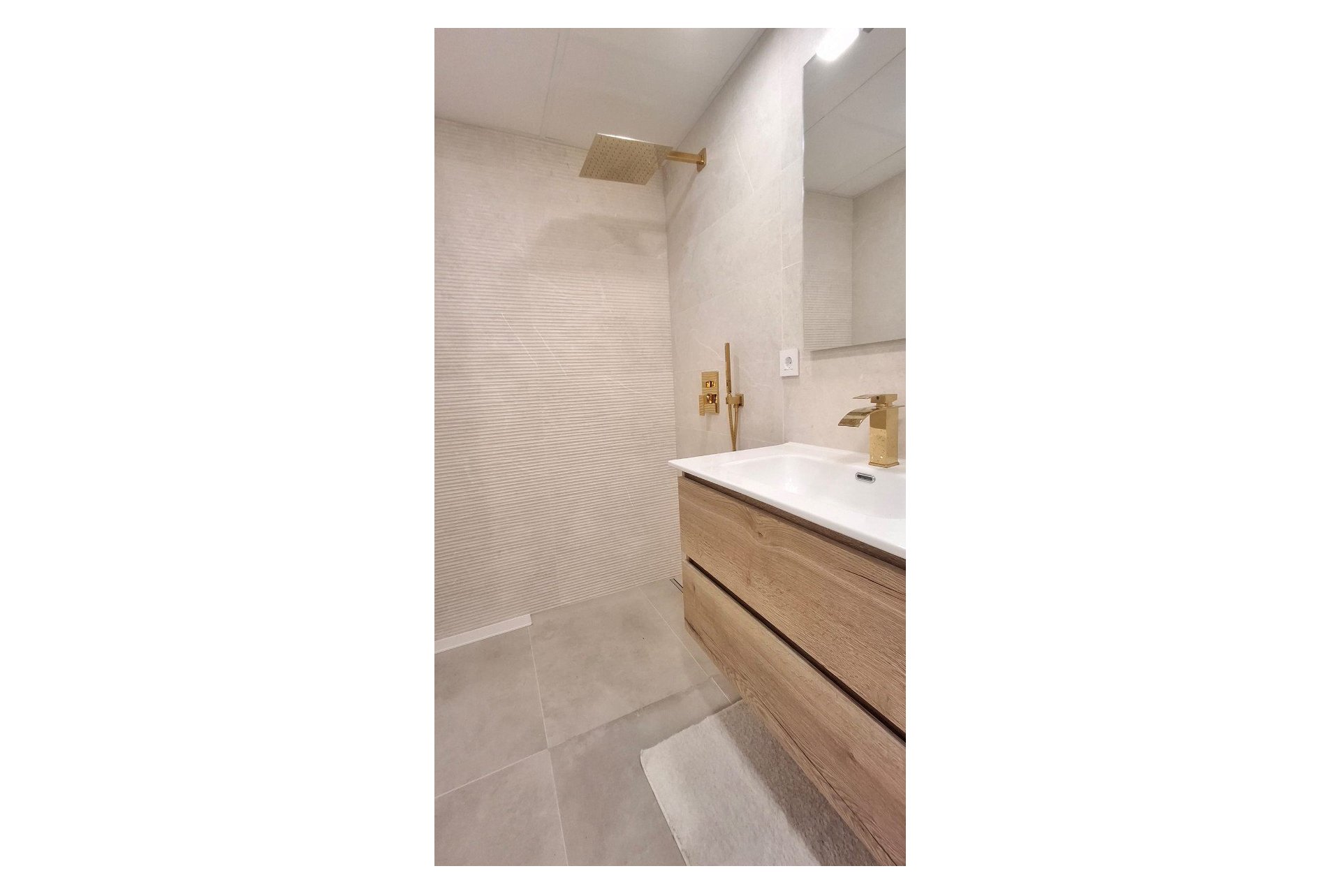 Resale - Apartment / flat - Torrevieja - Playa Acequion