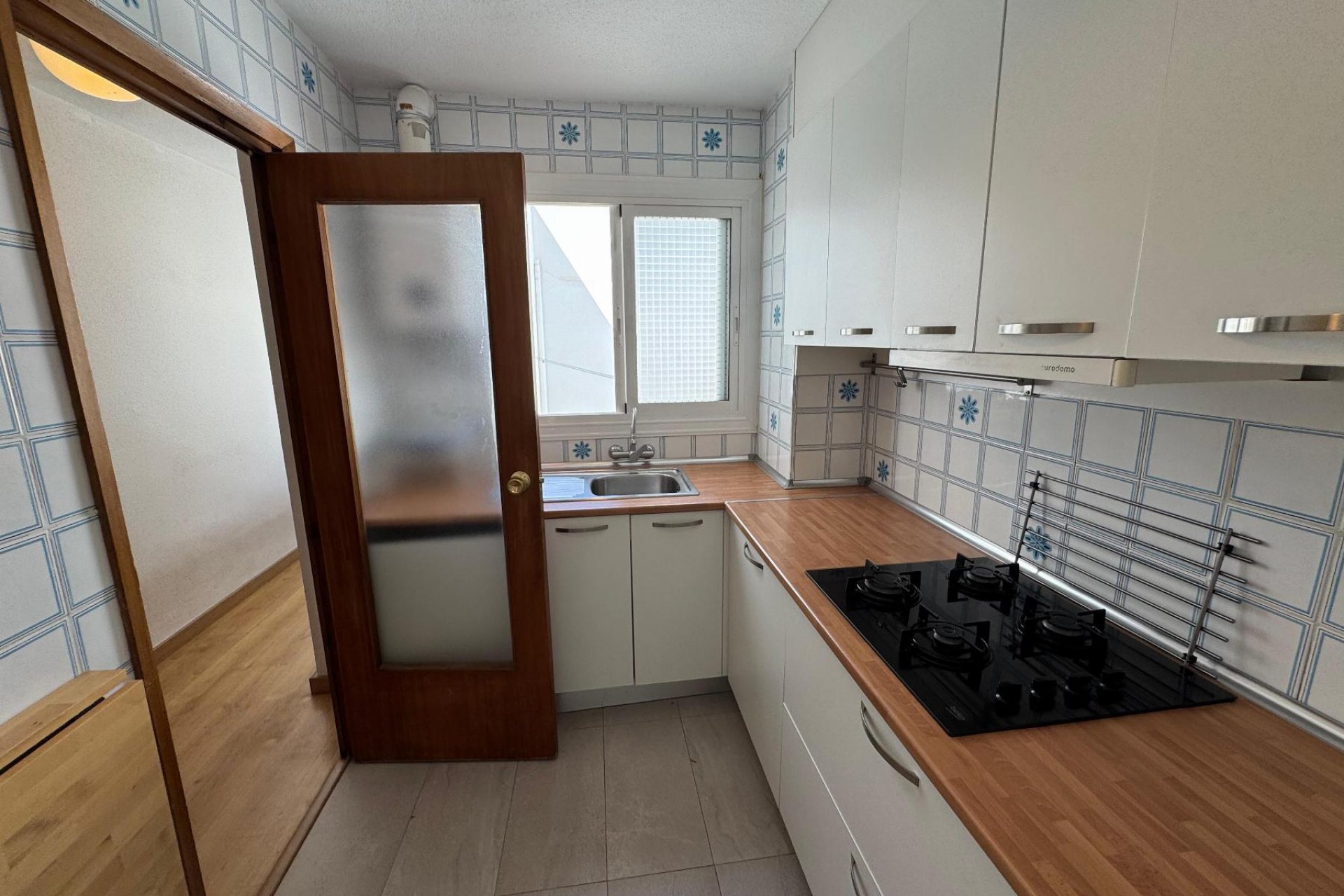 Resale - Apartment / flat - Torrevieja - Playa Acequion