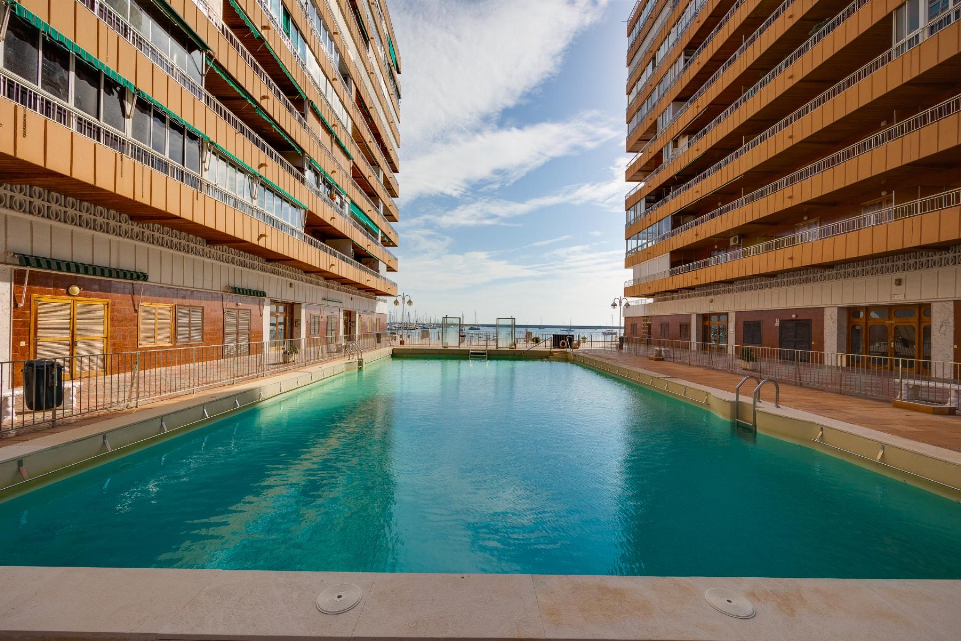 Resale - Apartment / flat - Torrevieja - Playa Acequion