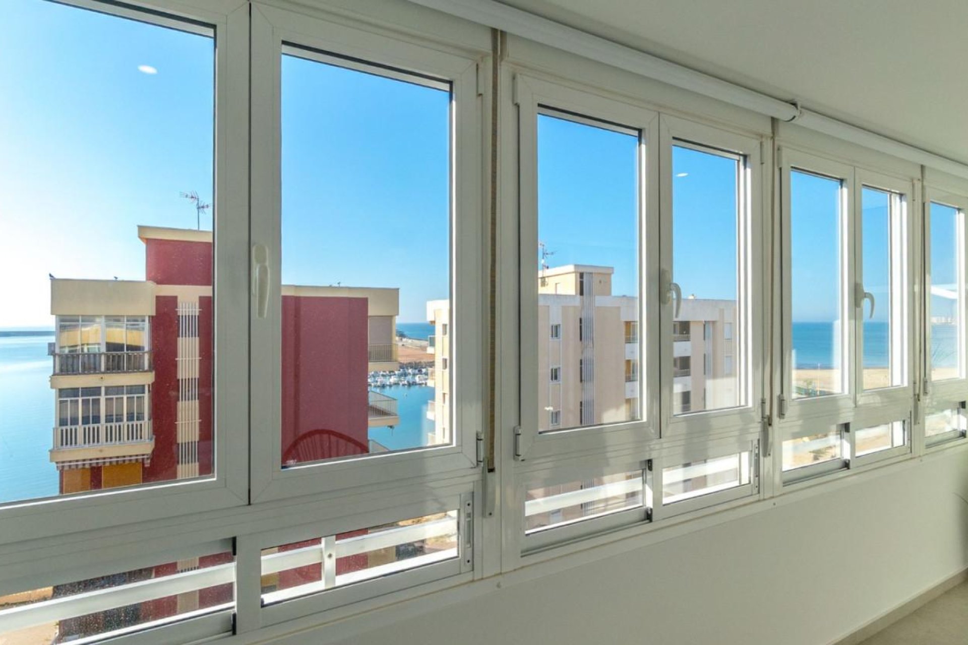 Resale - Apartment / flat - Torrevieja - Playa de La Acequion
