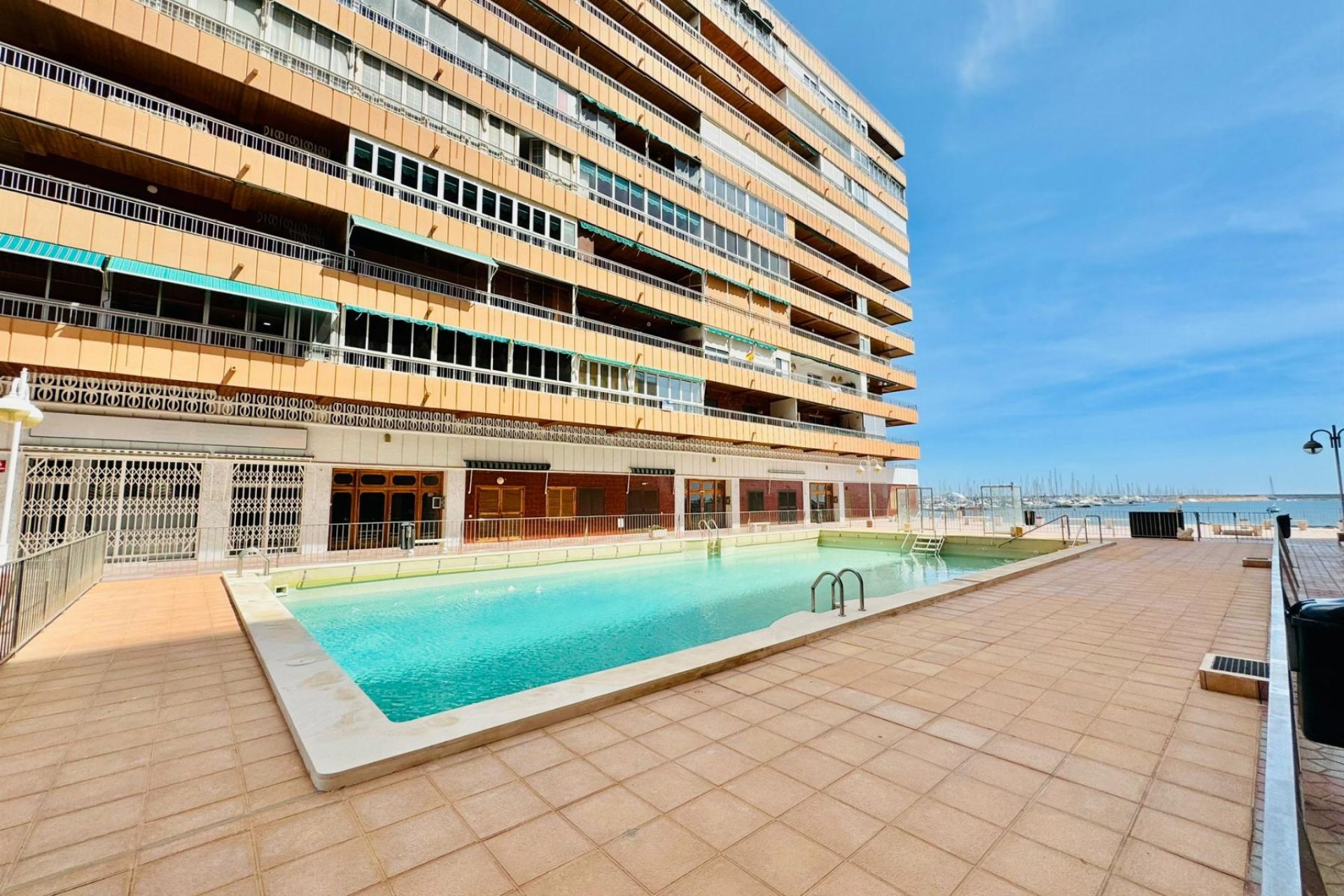 Resale - Apartment / flat - Torrevieja - Playa del Acequión
