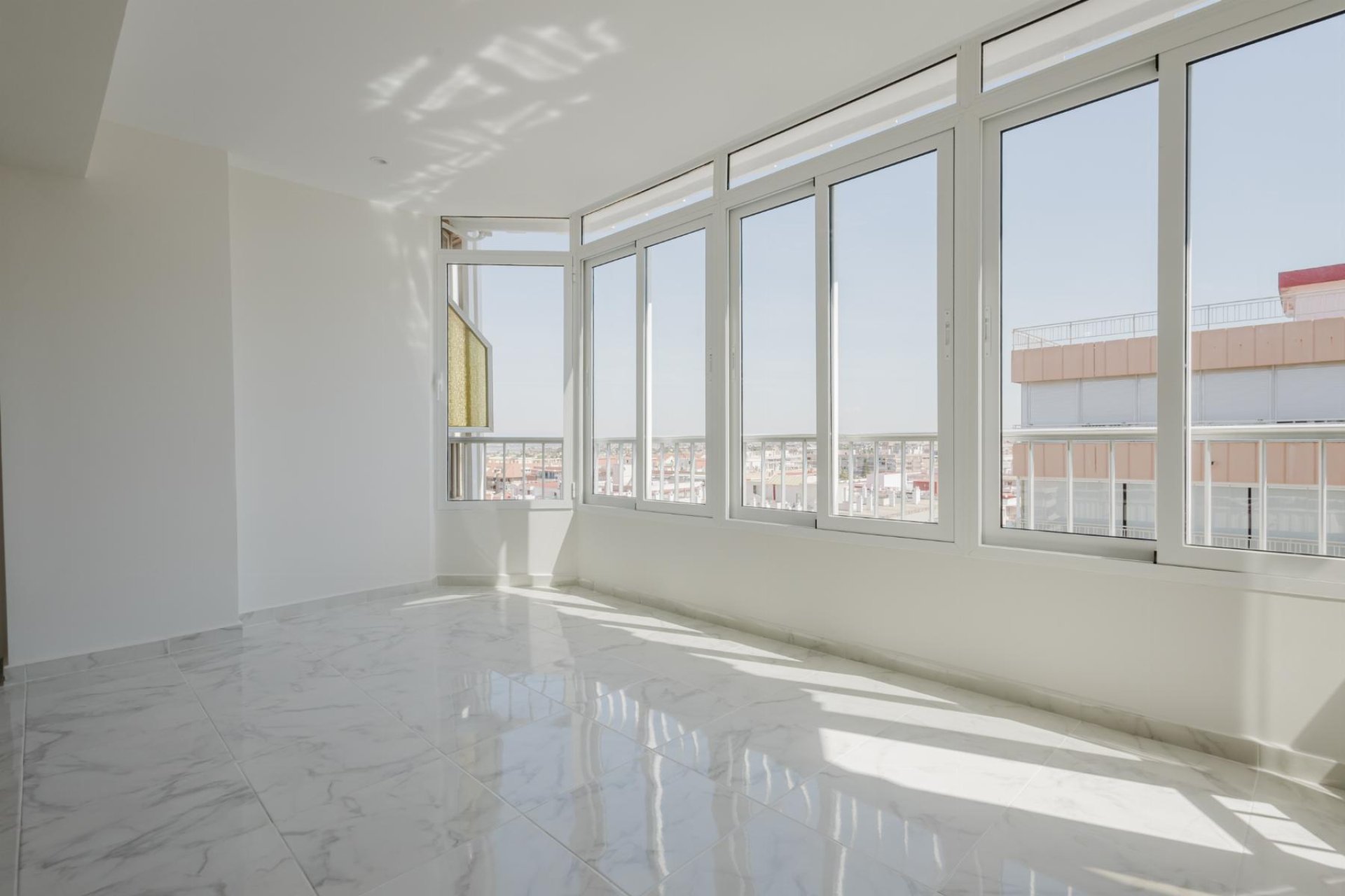 Resale - Apartment / flat - Torrevieja - Playa del Acequión