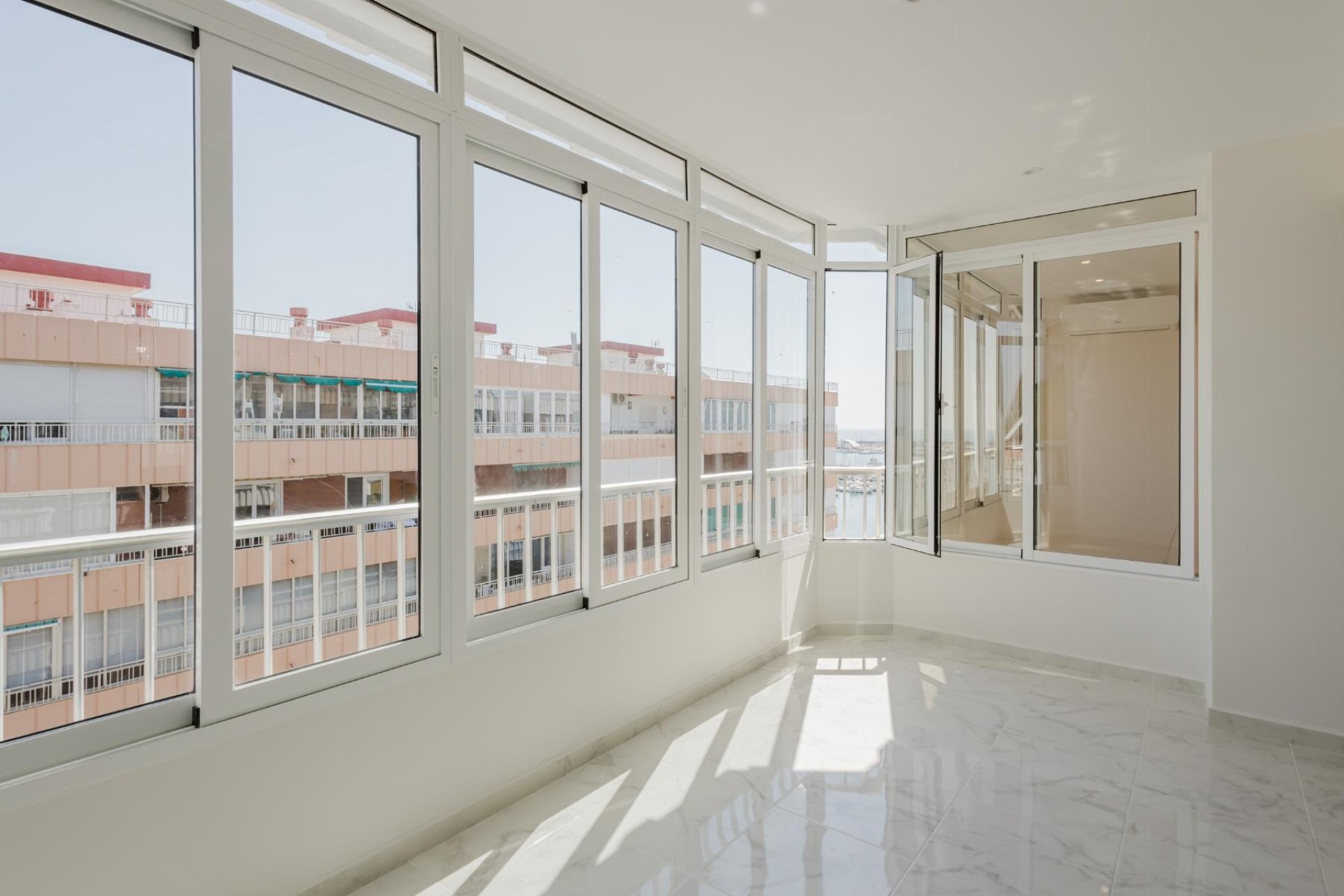 Resale - Apartment / flat - Torrevieja - Playa del Acequión
