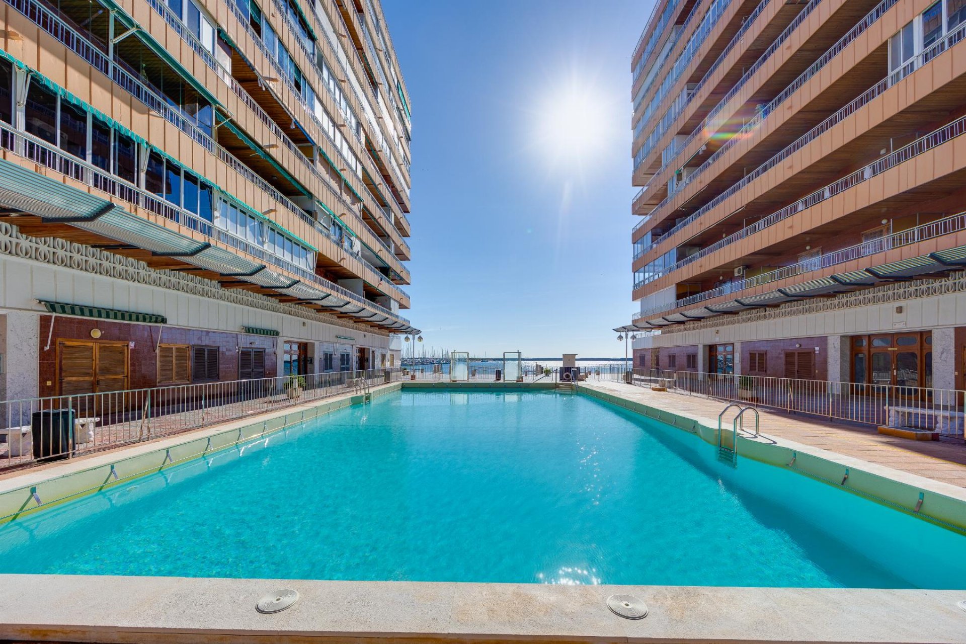 Resale - Apartment / flat - Torrevieja - Playa del Acequión