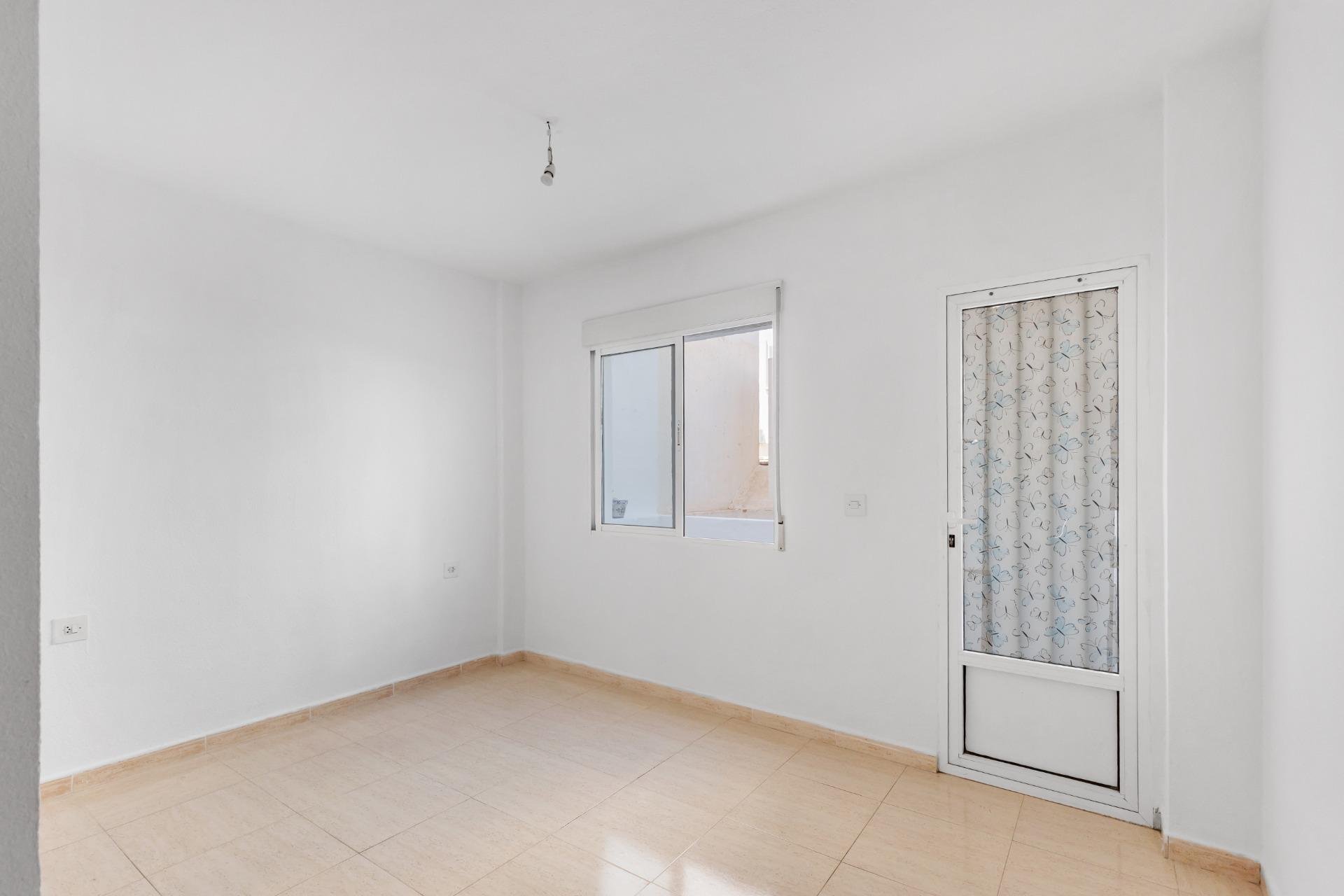 Resale - Apartment / flat - Torrevieja - Puerto Deportivo