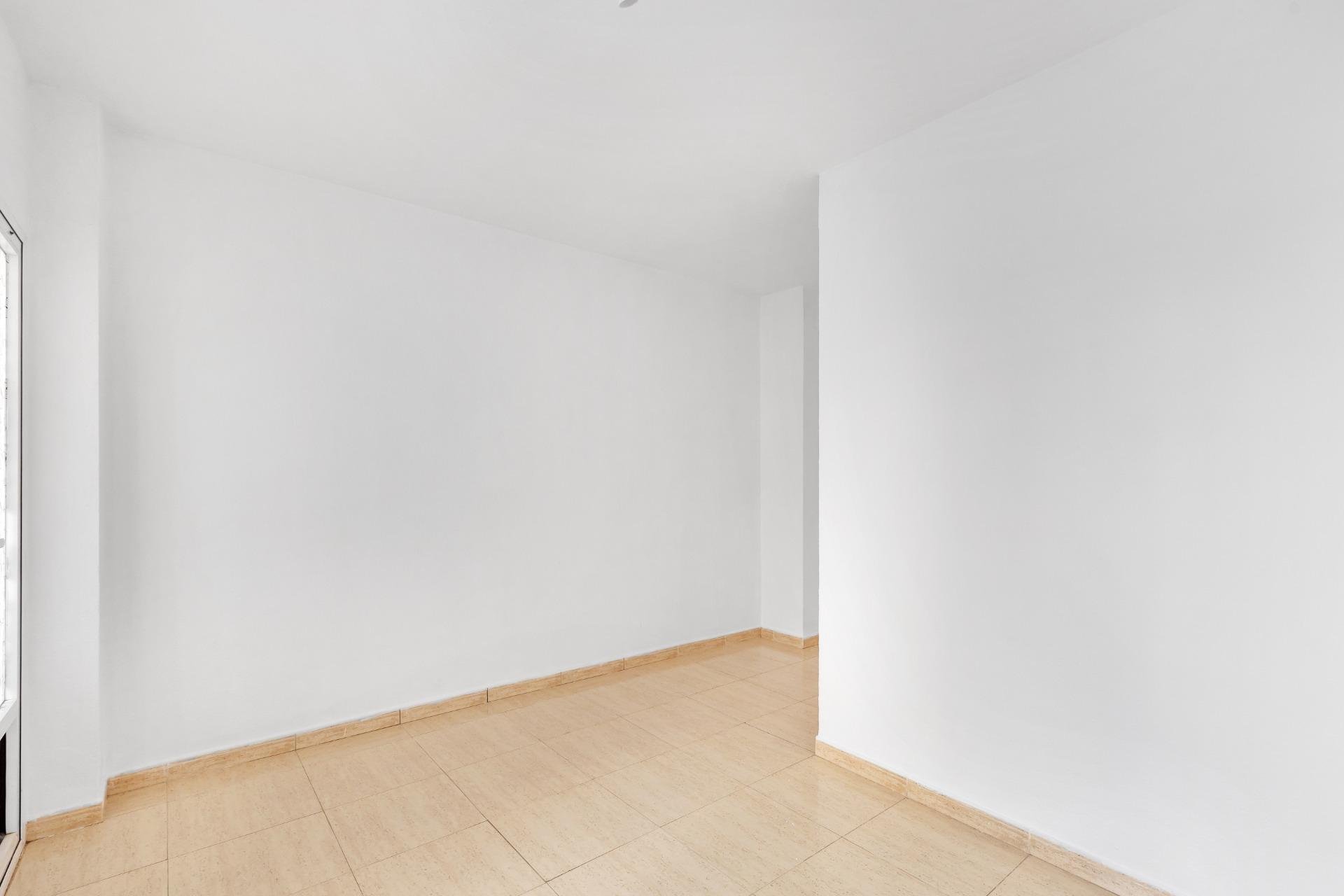 Resale - Apartment / flat - Torrevieja - Puerto Deportivo