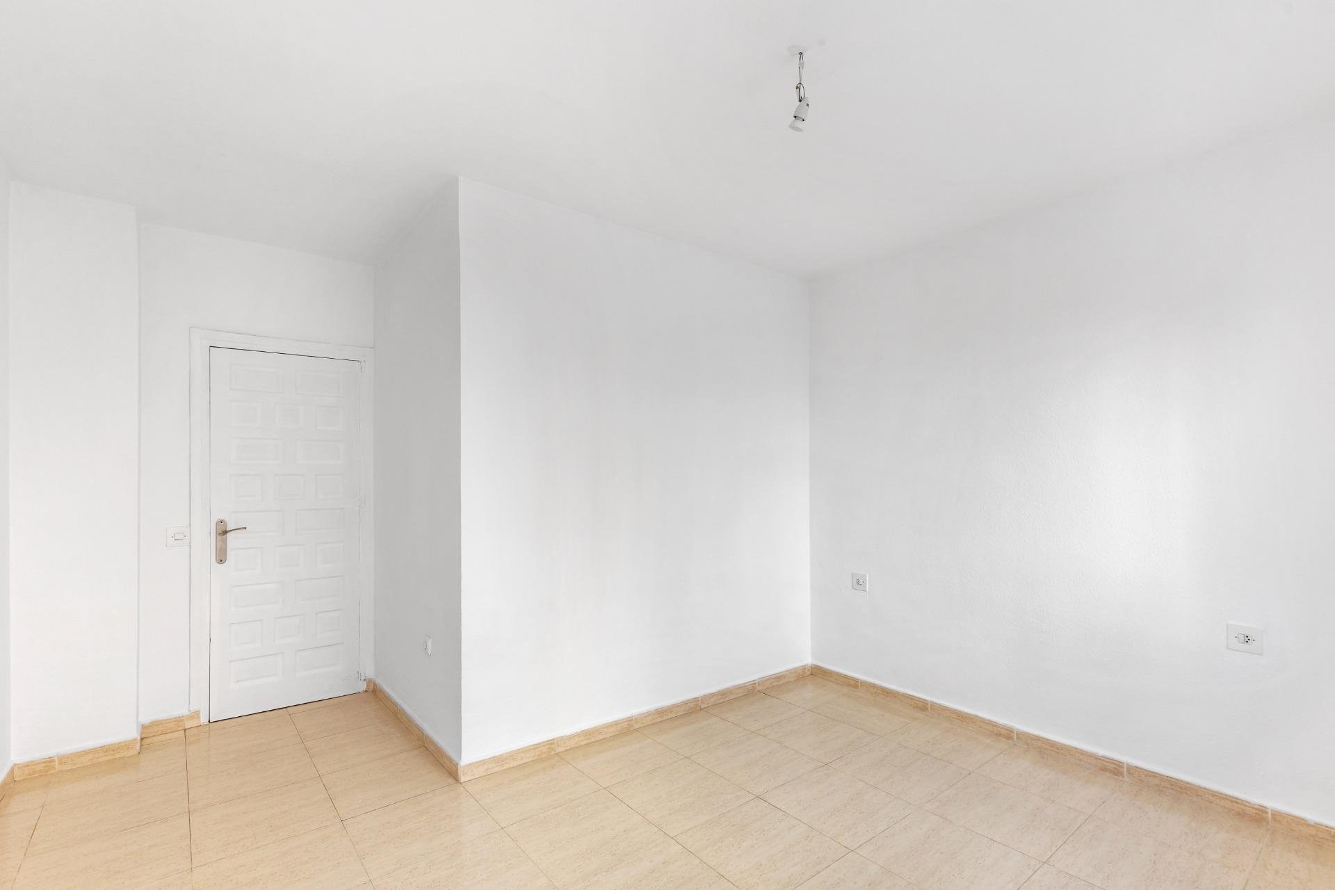 Resale - Apartment / flat - Torrevieja - Puerto Deportivo