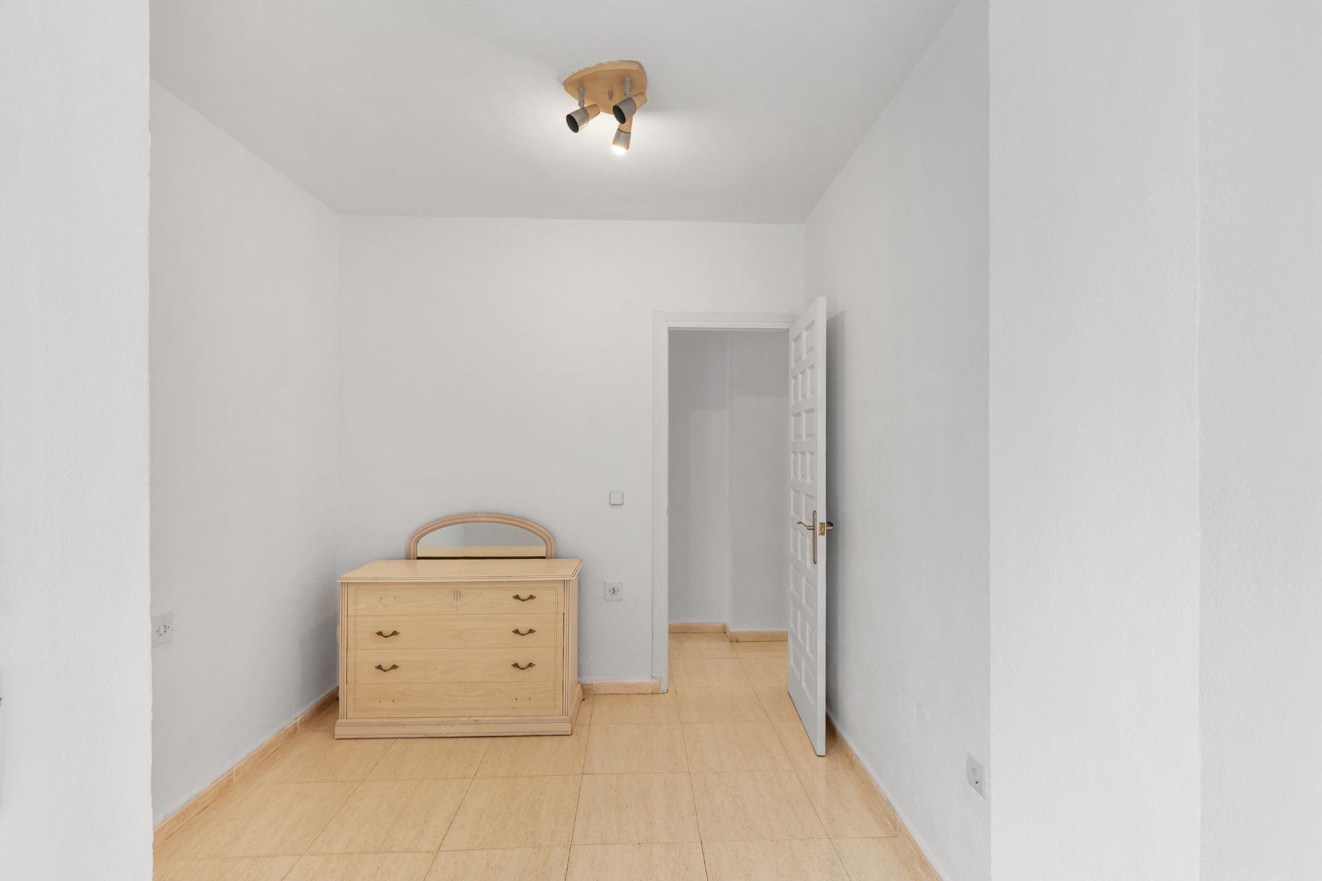Resale - Apartment / flat - Torrevieja - Puerto Deportivo