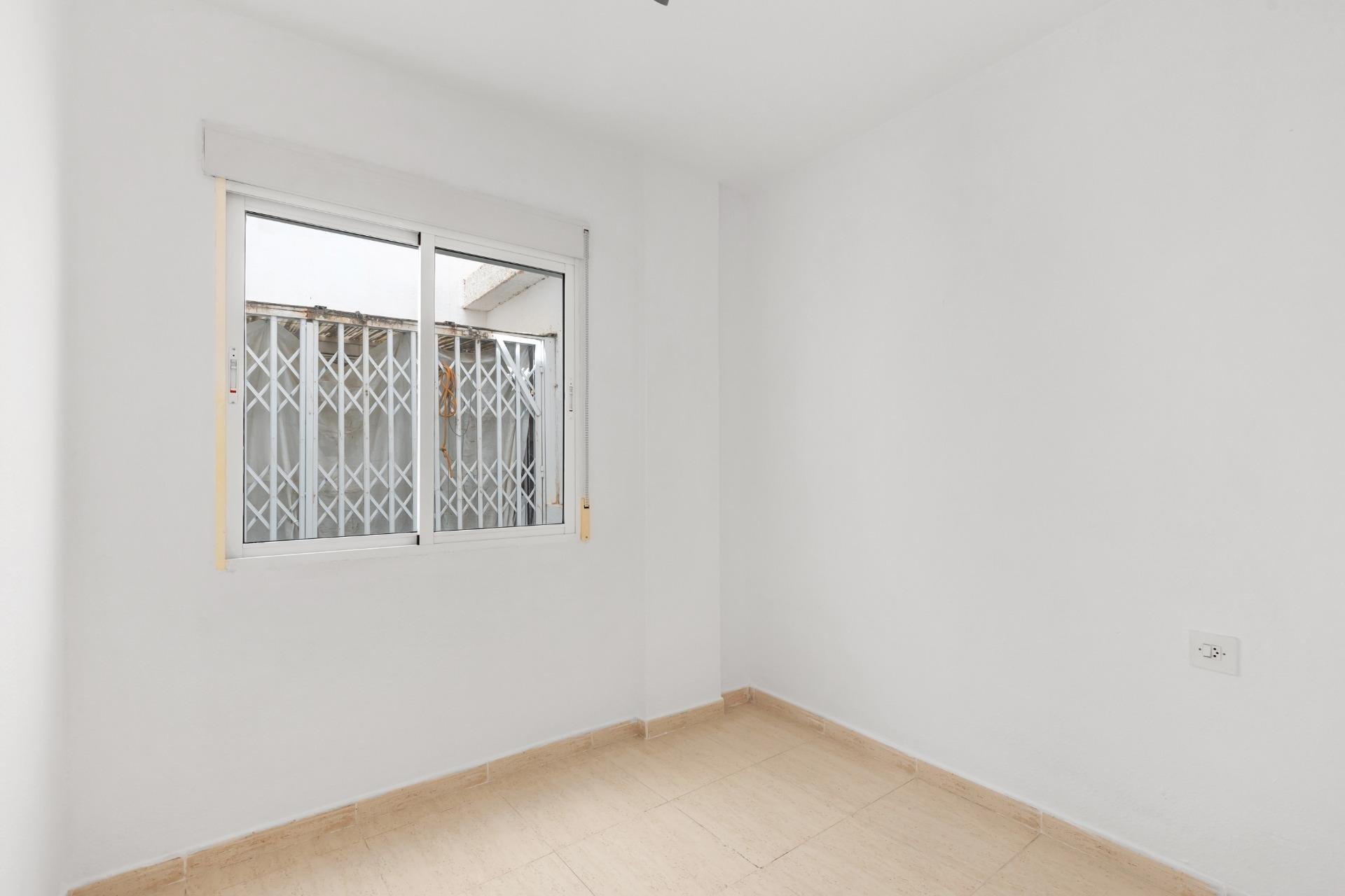 Resale - Apartment / flat - Torrevieja - Puerto Deportivo