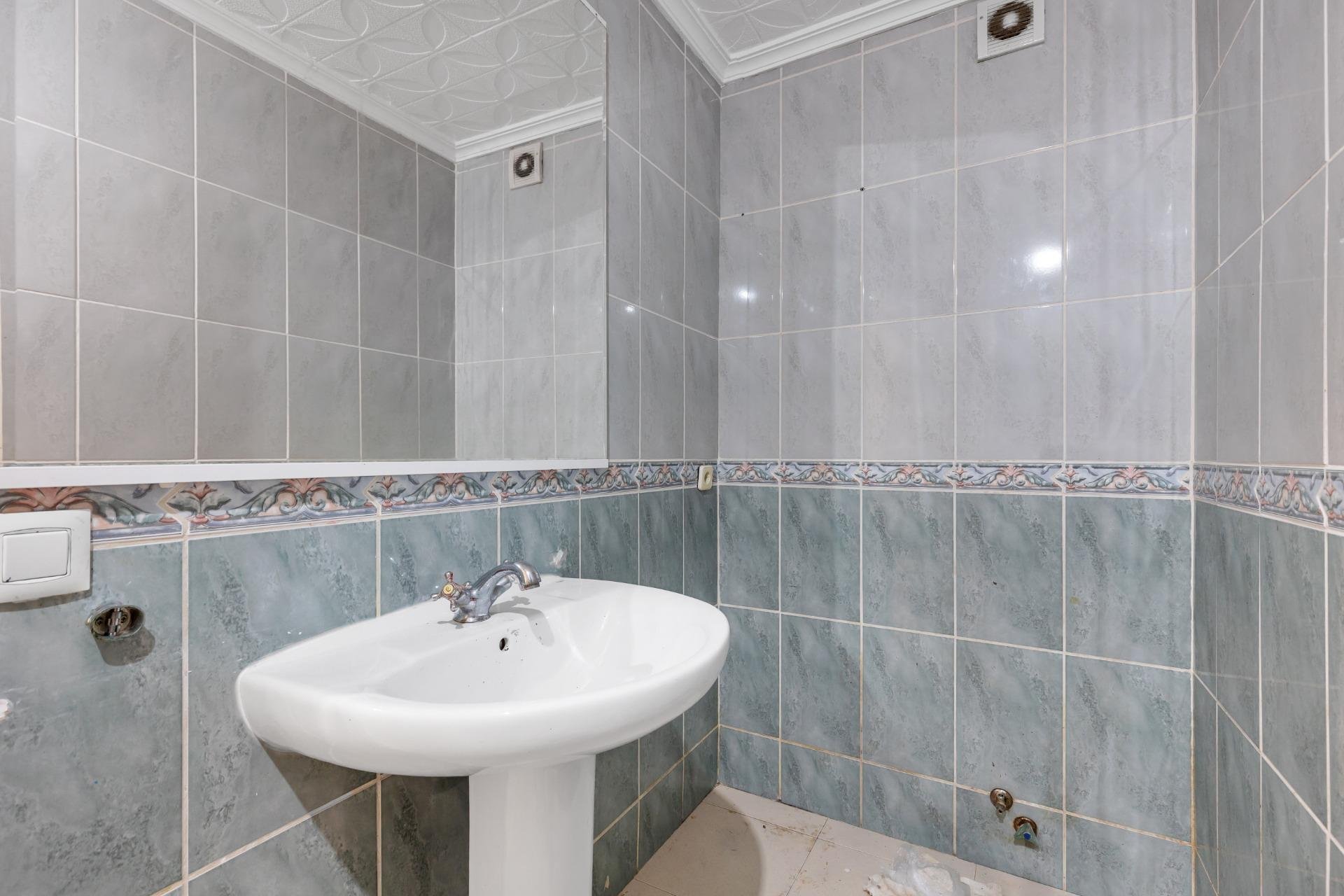 Resale - Apartment / flat - Torrevieja - Puerto Deportivo