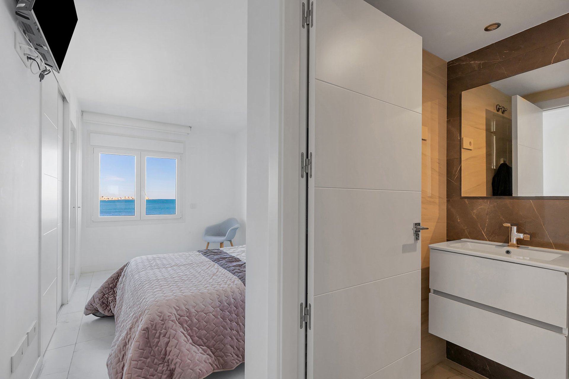 Resale - Apartment / flat - Torrevieja - Punta Prima