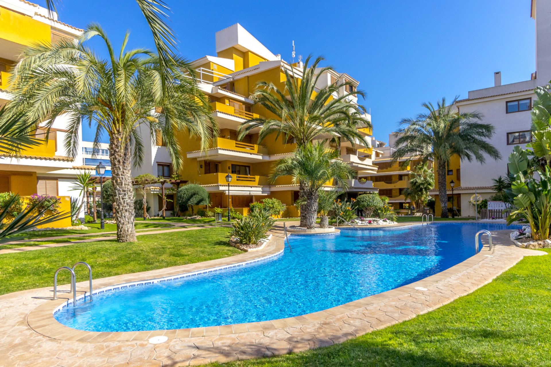 Resale - Apartment / flat - Torrevieja - Punta Prima