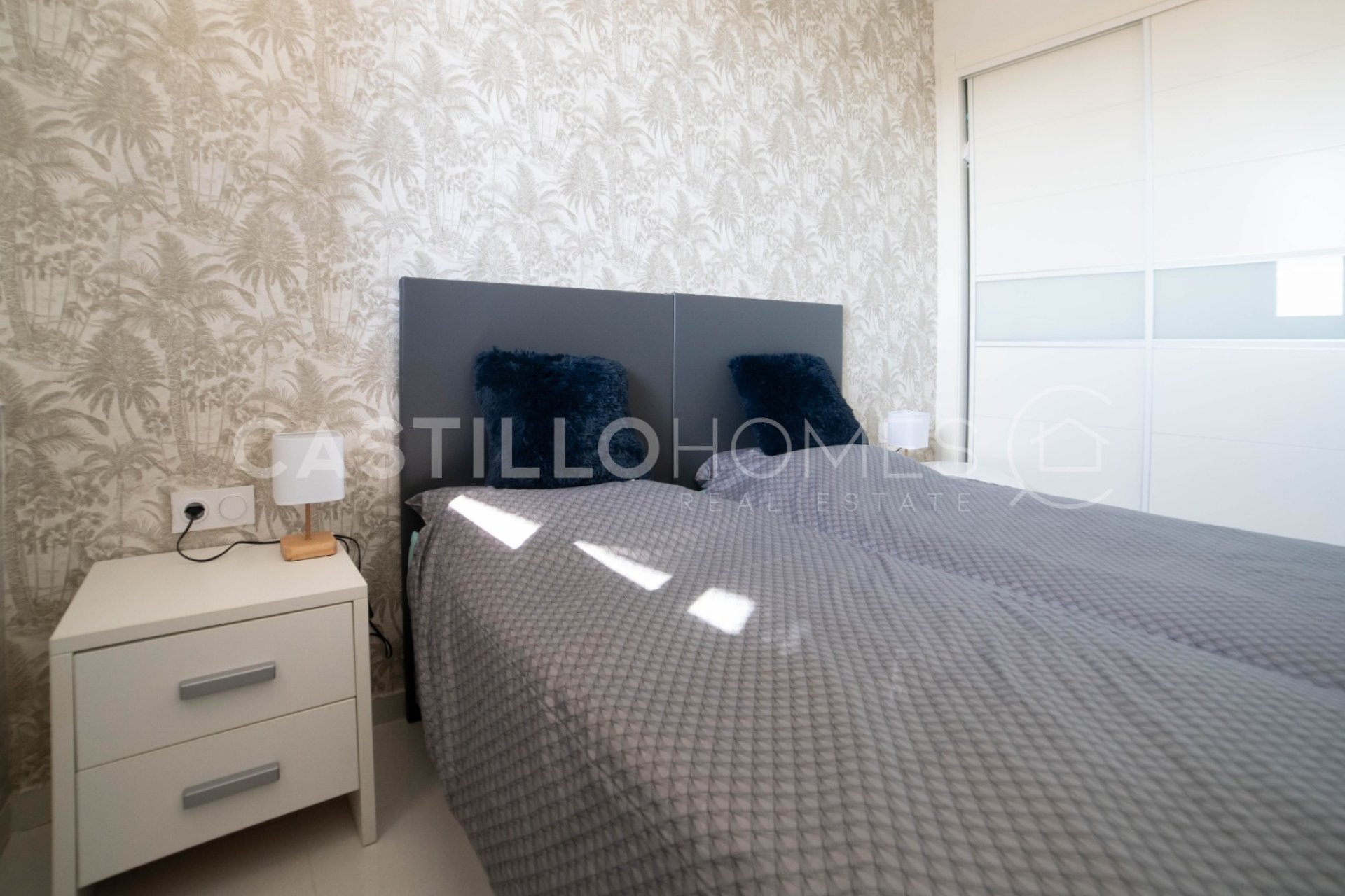 Resale - Apartment / flat - Torrevieja - Punta Prima