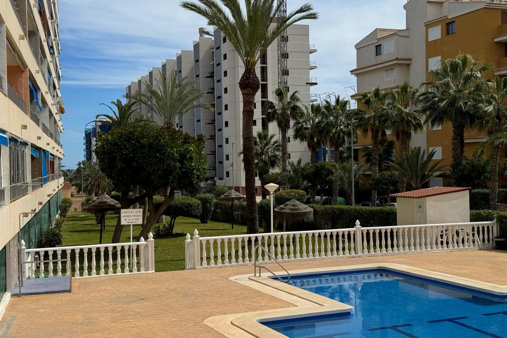 Resale - Apartment / flat - Torrevieja - Punta Prima