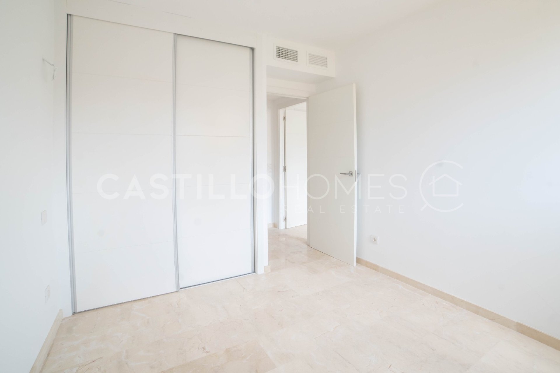 Resale - Apartment / flat - Torrevieja - Punta Prima