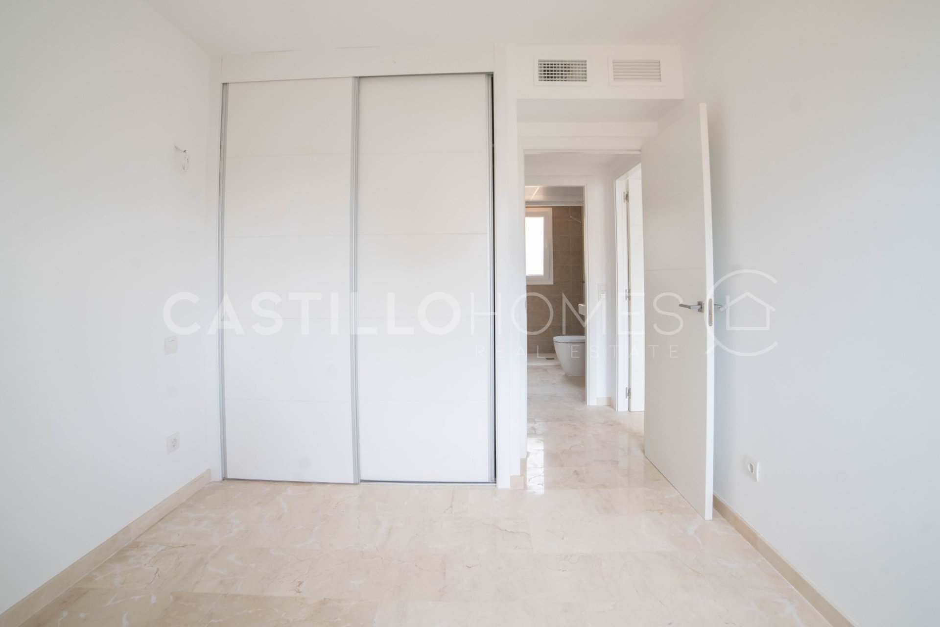 Resale - Apartment / flat - Torrevieja - Punta Prima