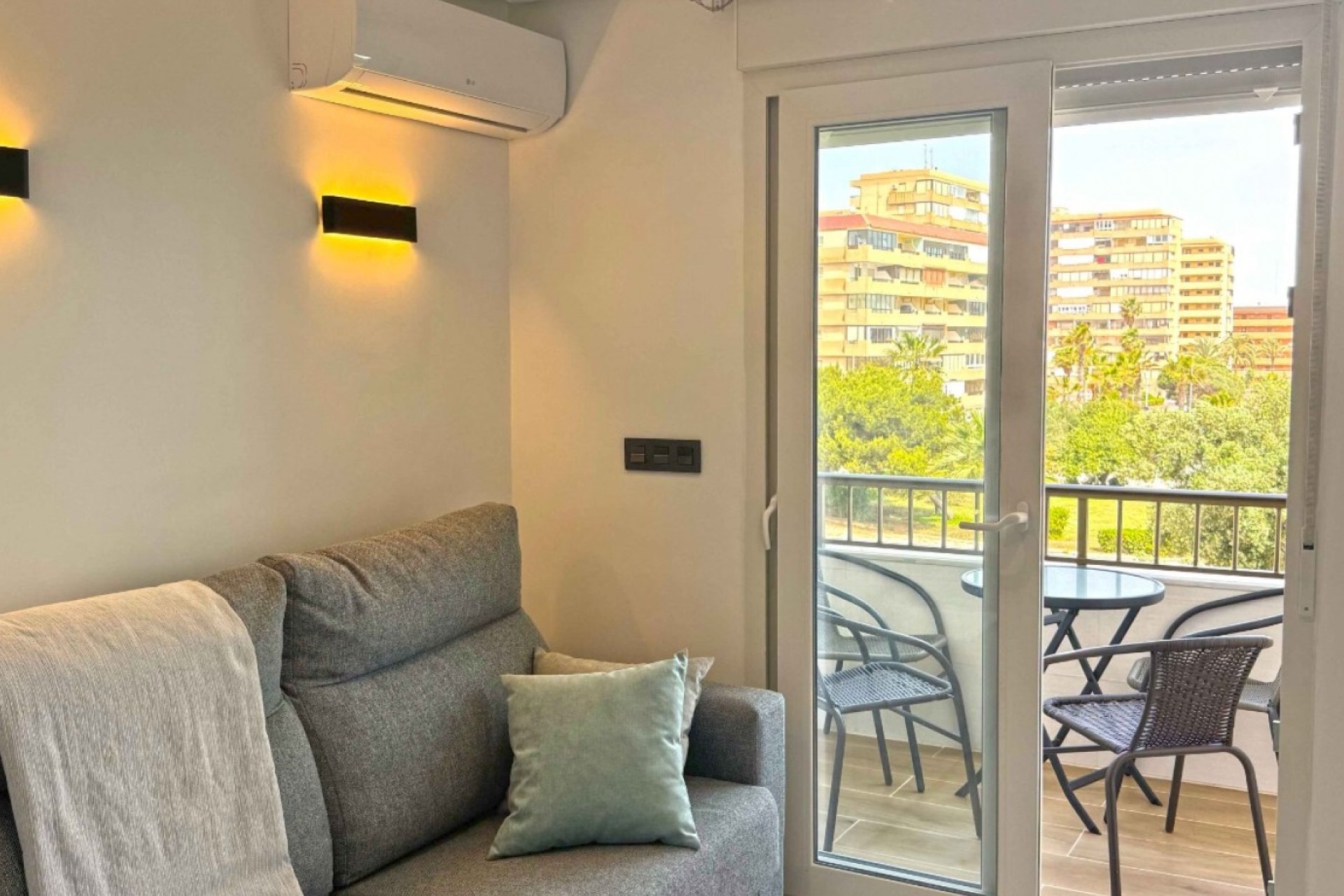 Resale - Apartment / flat - Torrevieja - Torrelamata - La Mata