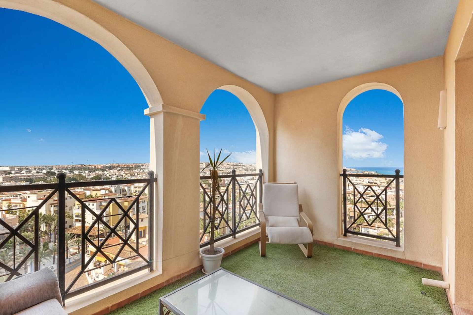 Resale - Apartment / flat - Torrevieja - Urb. Rosaleda