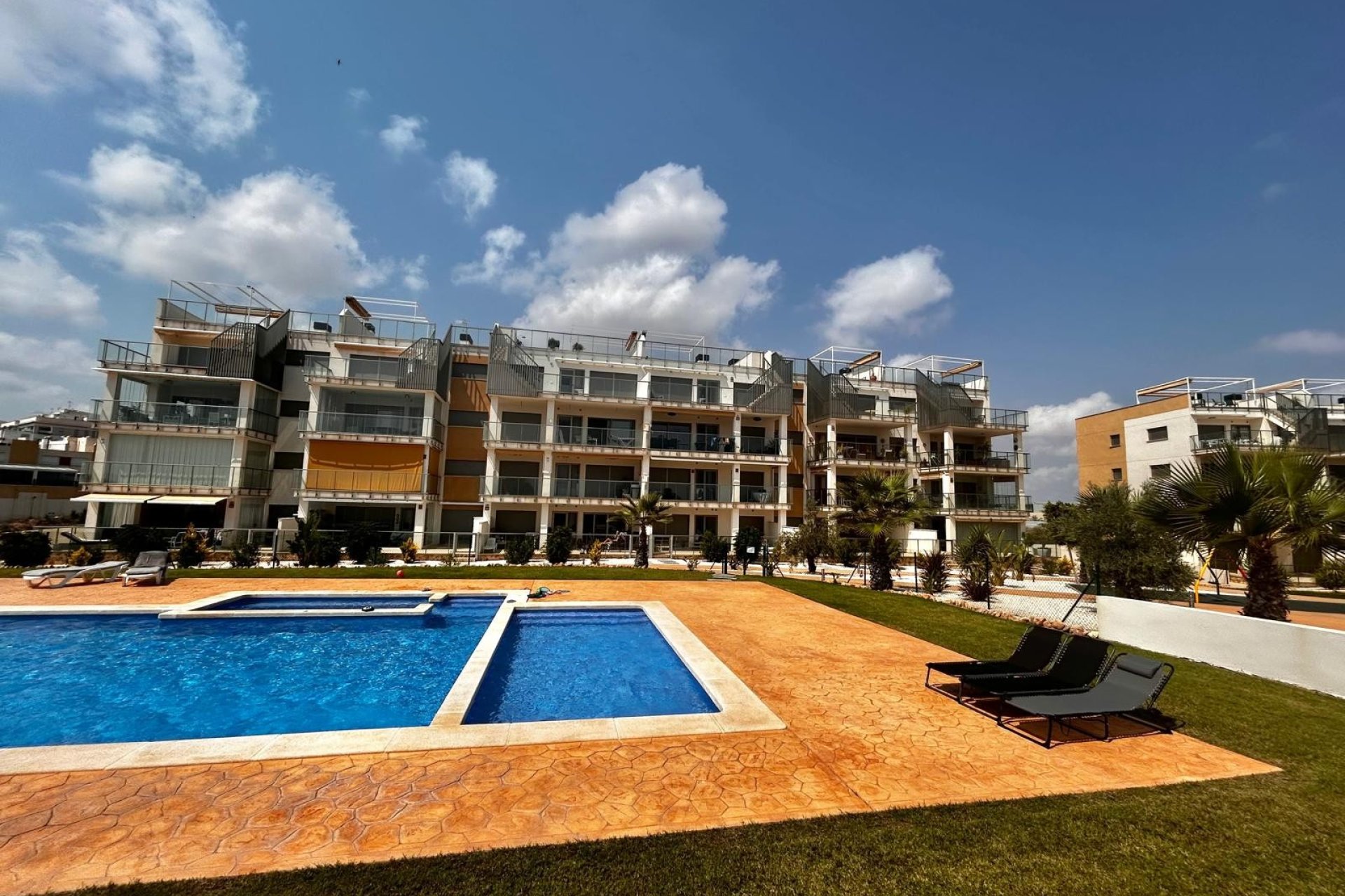 Resale - Apartment / flat - Villamartin
