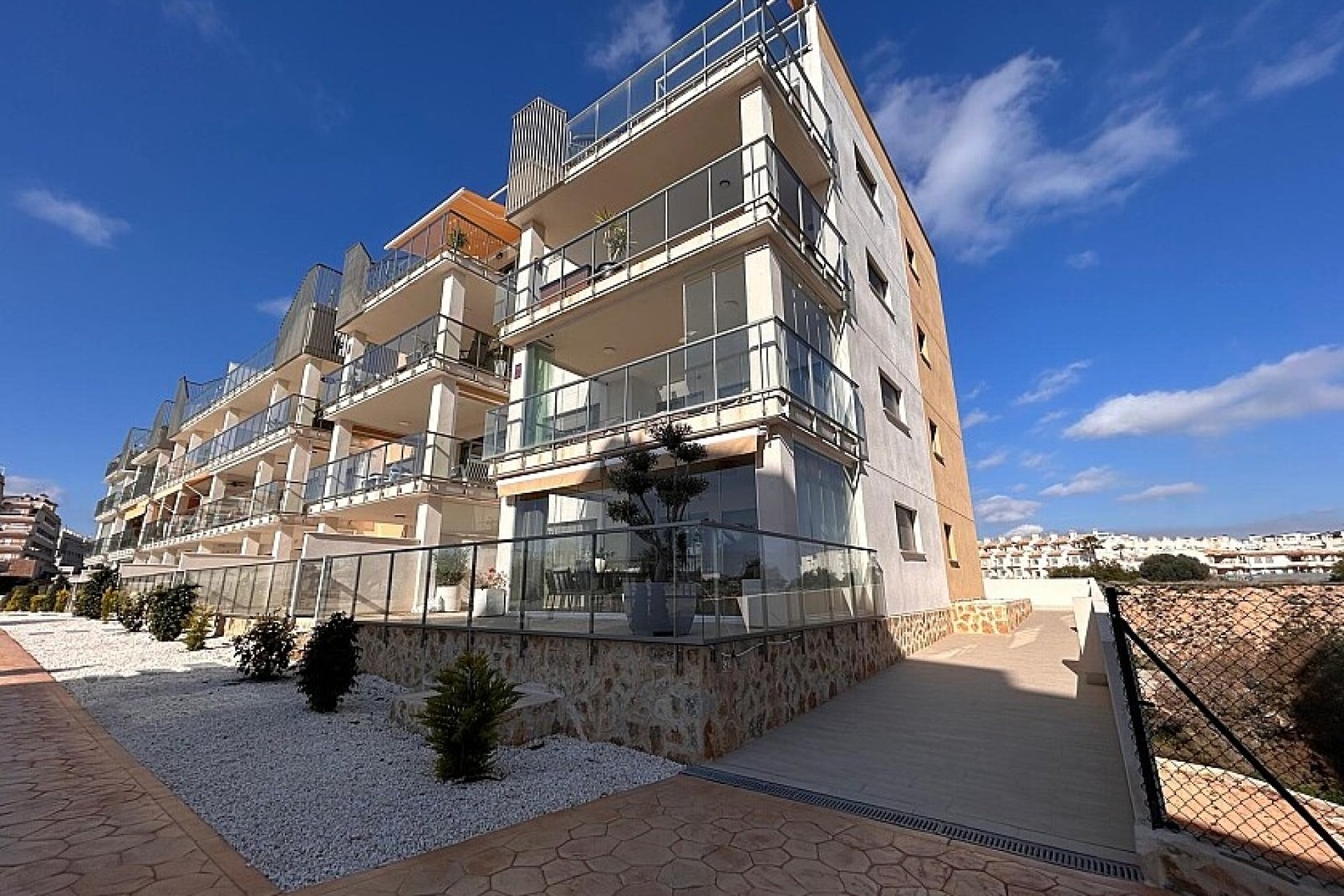 Resale - Apartment / flat - Villamartin