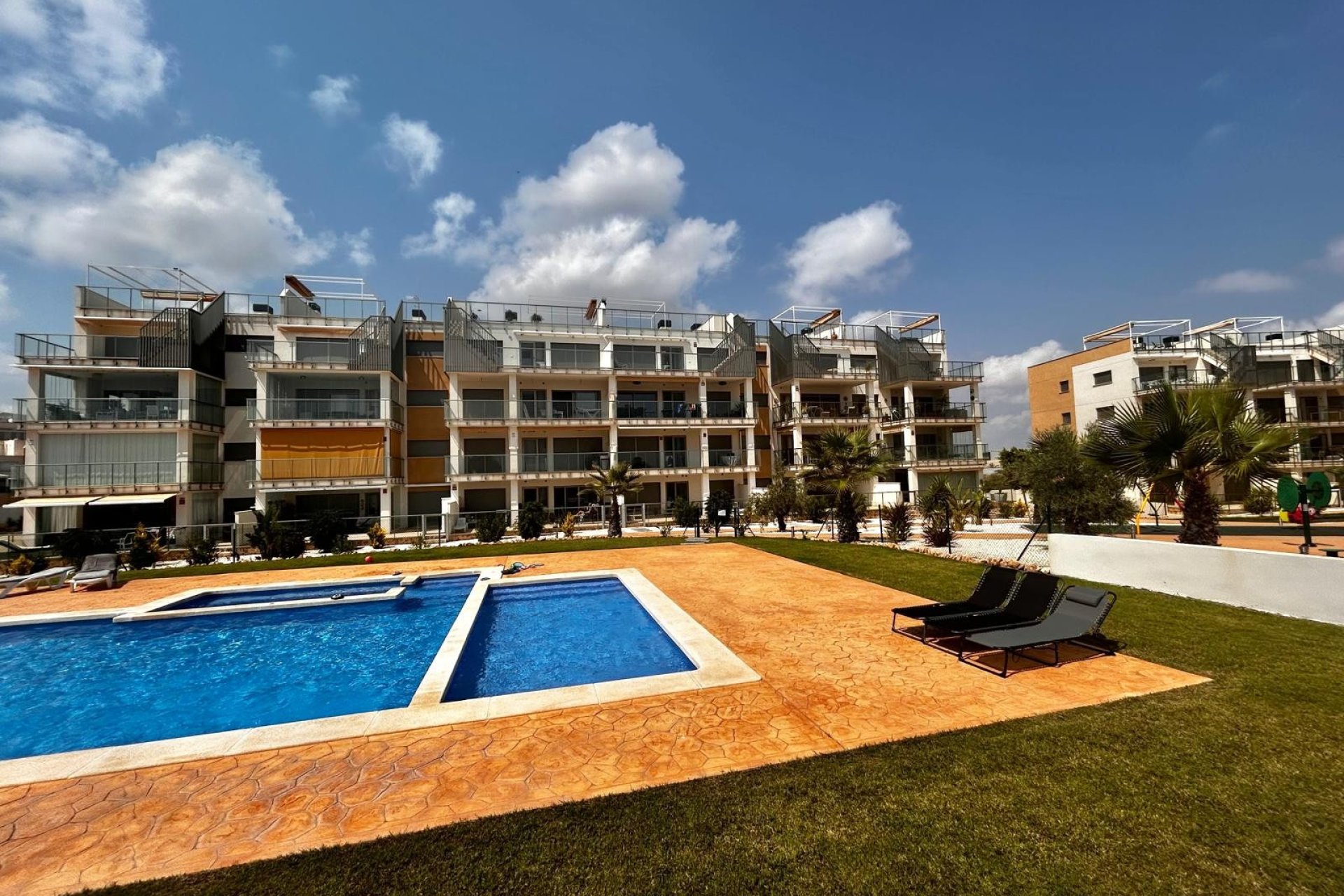 Resale - Apartment / flat - Villamartin