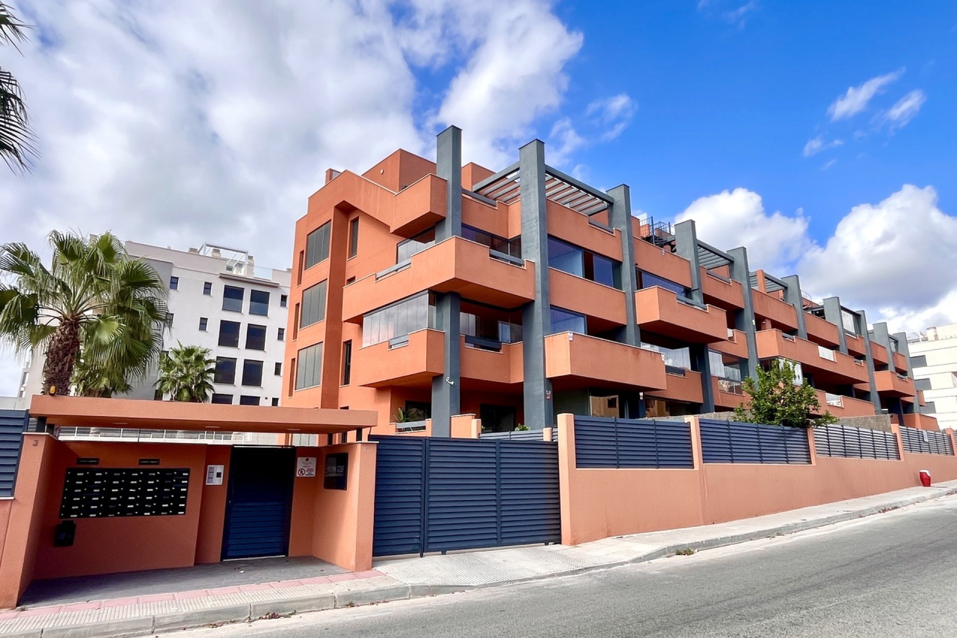 Resale - Apartment / flat - Villamartin
