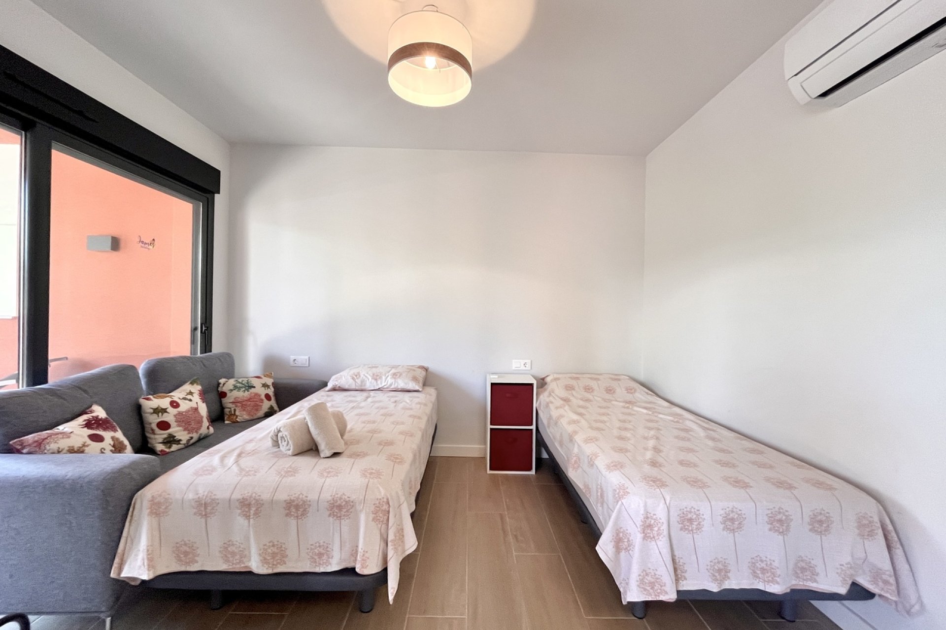 Resale - Apartment / flat - Villamartin