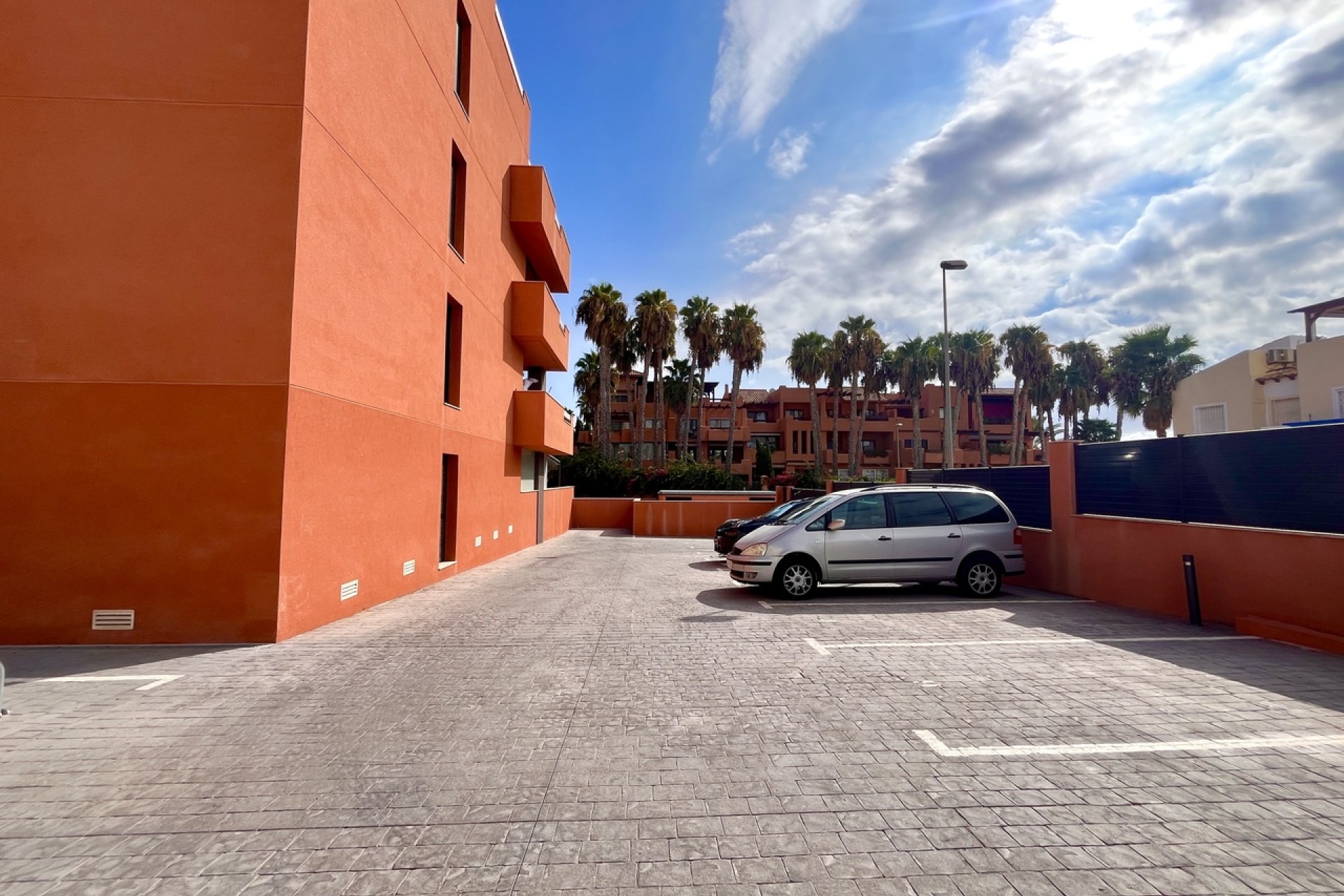 Resale - Apartment / flat - Villamartin