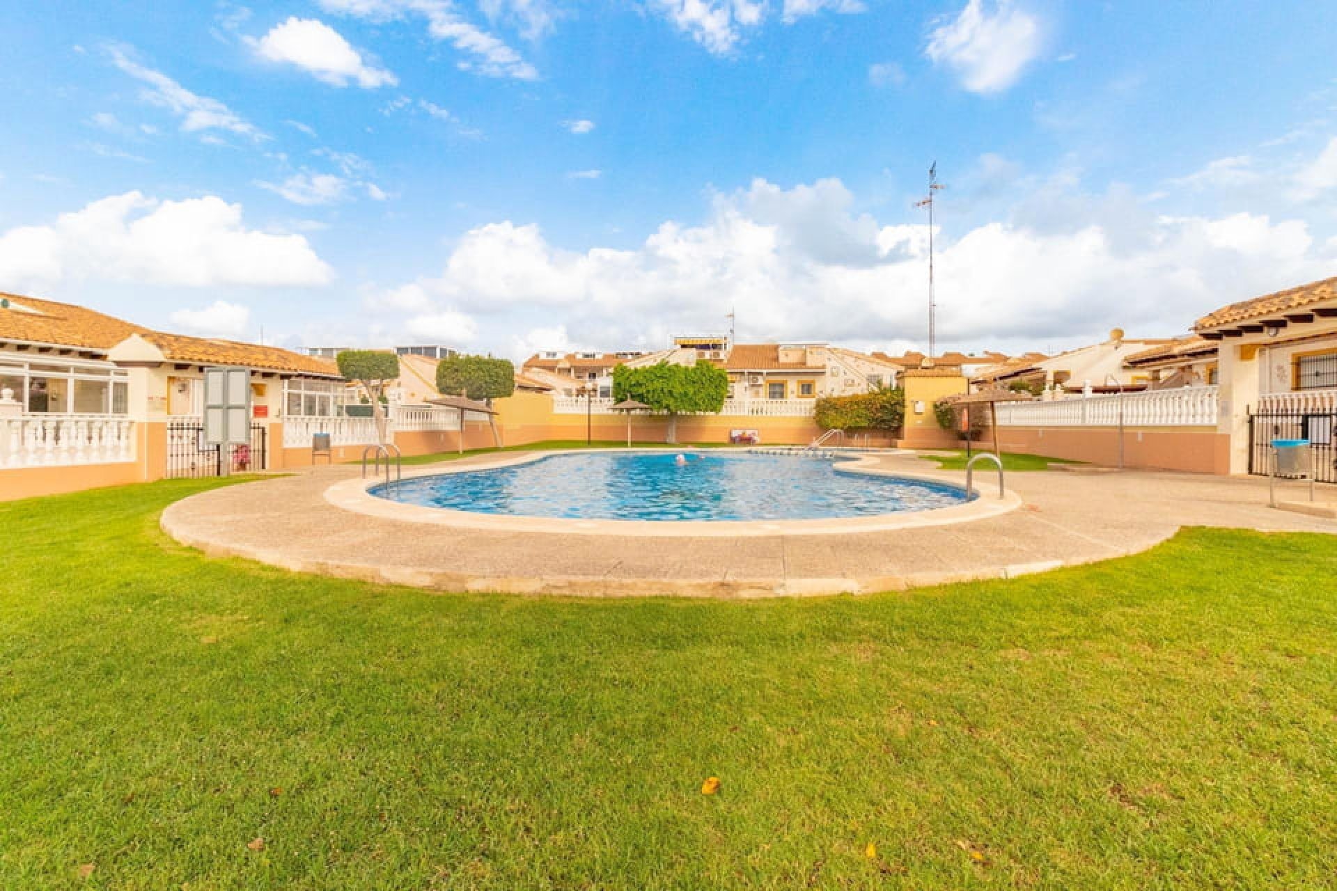 Resale - Bungalow - Cabo Roig