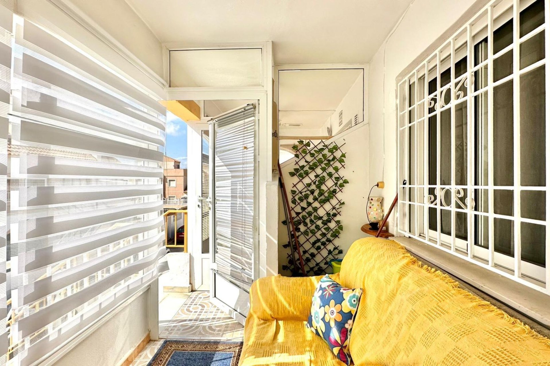 Resale - Bungalow - Torrevieja - La Siesta - El Salado -  Torreta