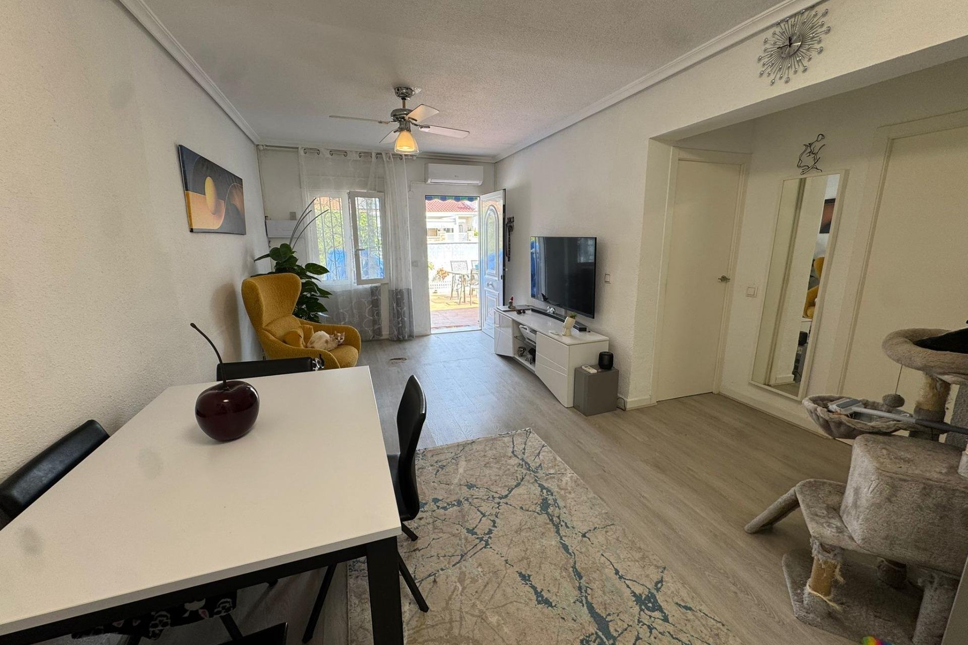 Resale - Bungalow - Torrevieja - La Siesta - El Salado - Torreta