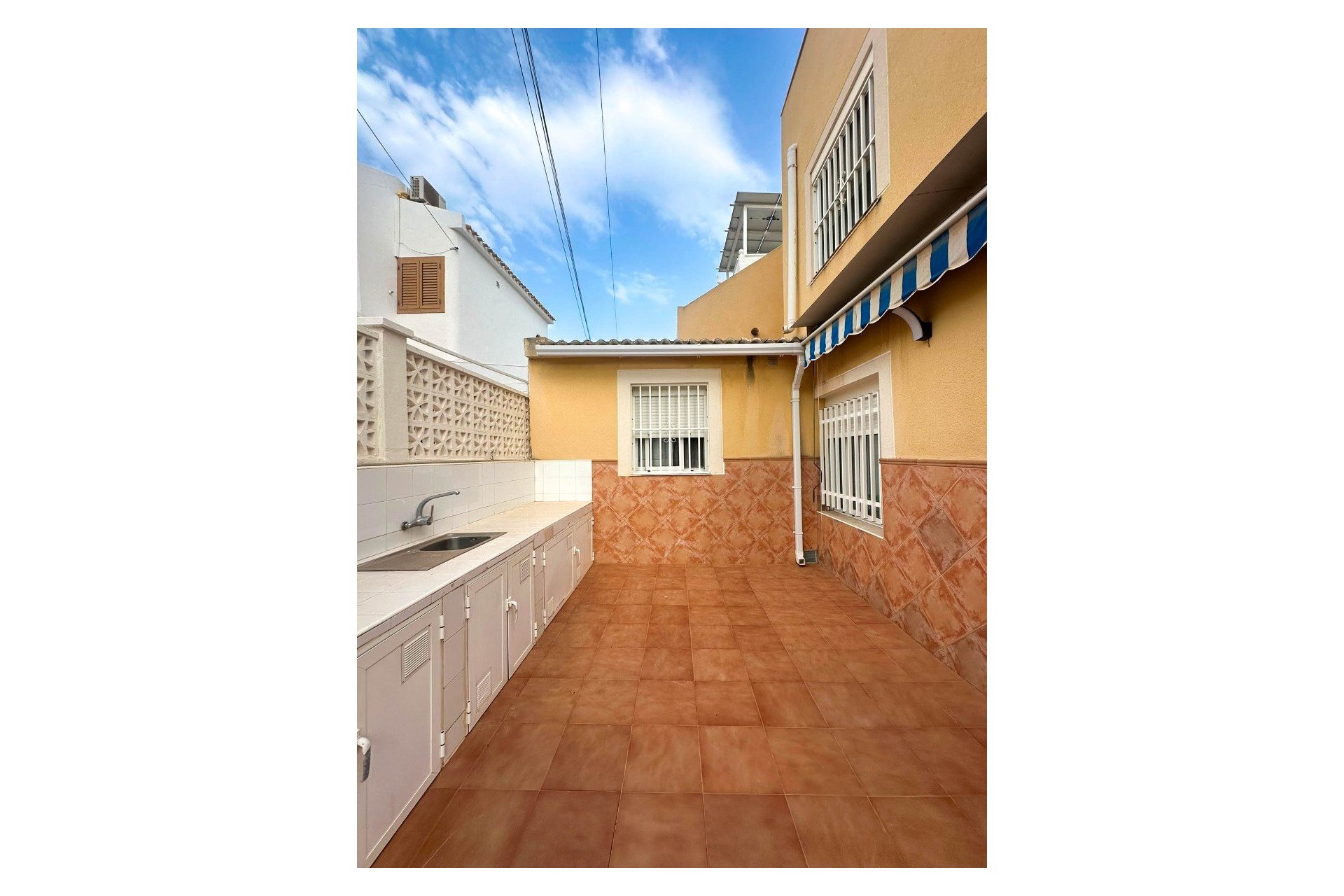 Resale - Bungalow - Torrevieja - Urb. Rosaleda