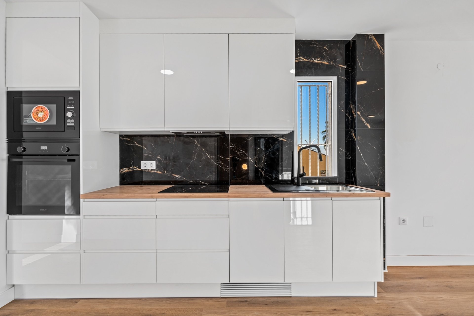 Resale - Townhouse - Benimar