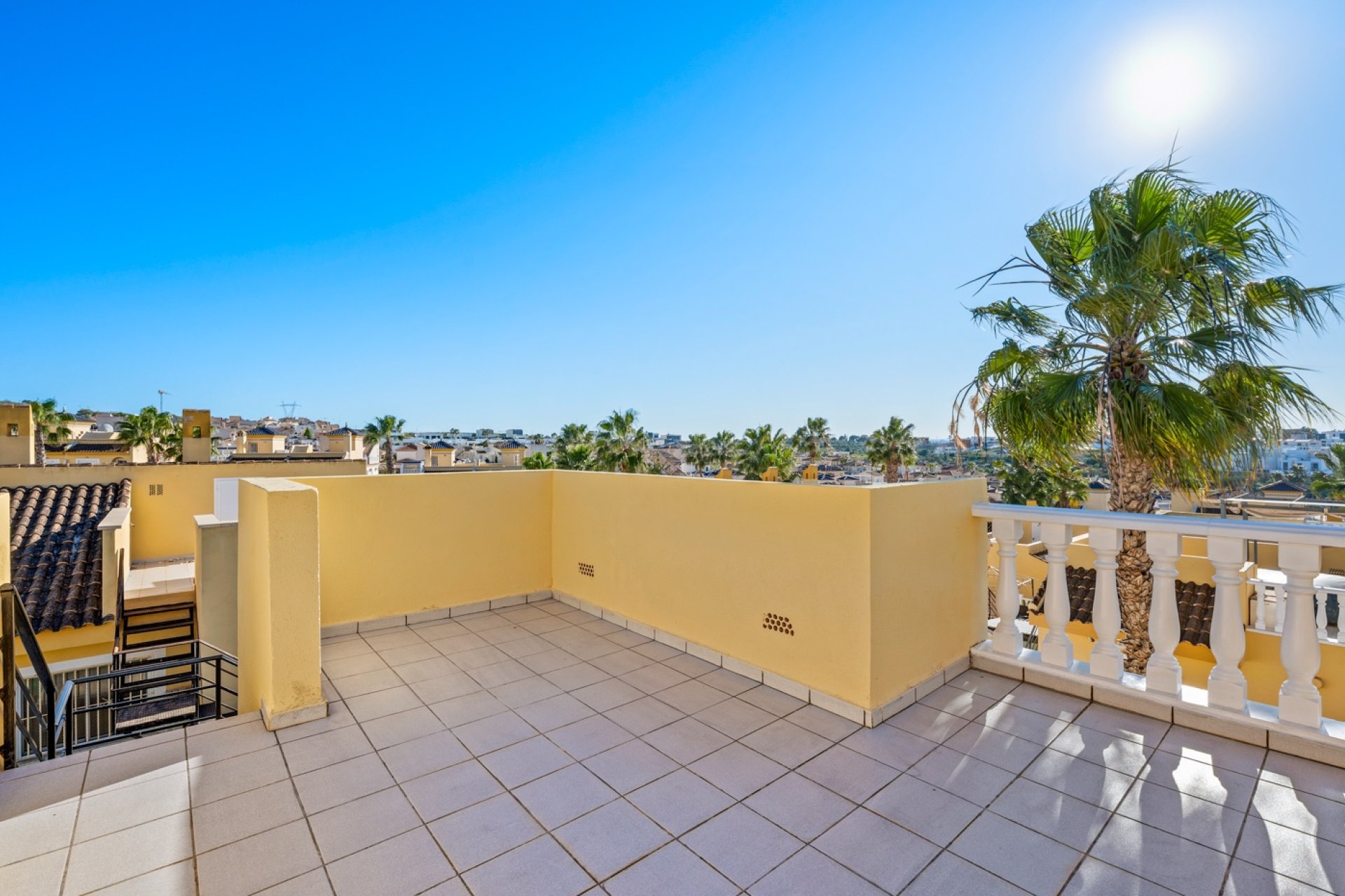 Resale - Townhouse - Benimar