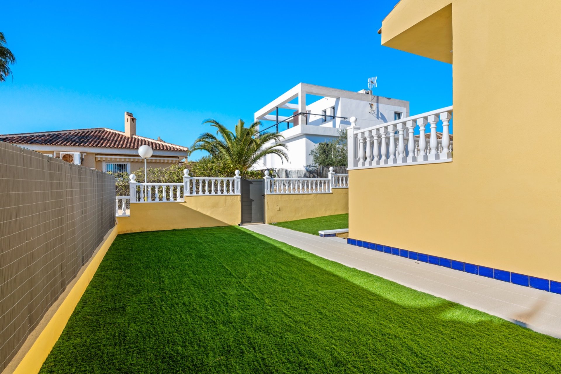 Resale - Townhouse - Benimar
