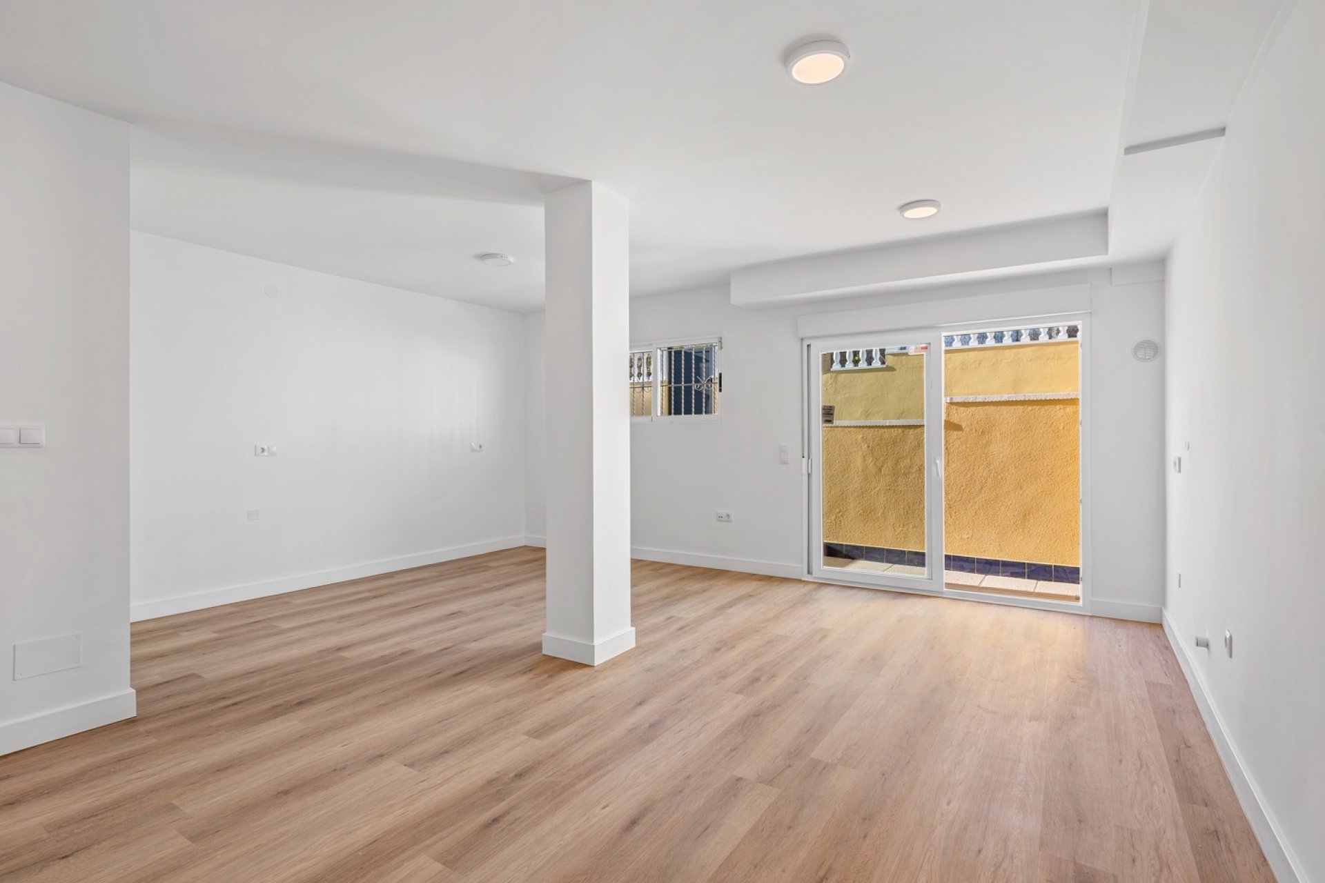 Resale - Townhouse - Benimar