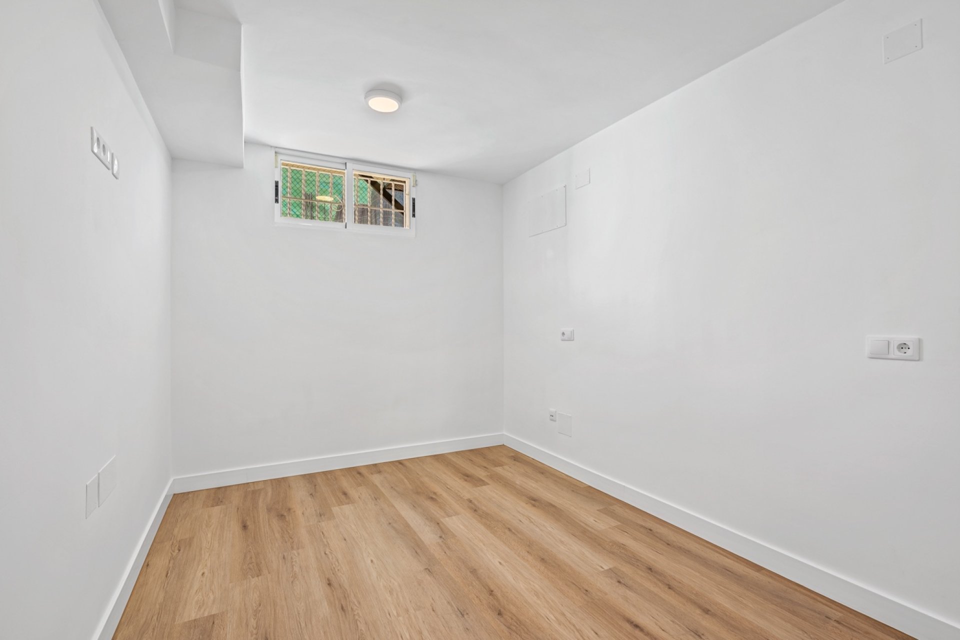 Resale - Townhouse - Benimar