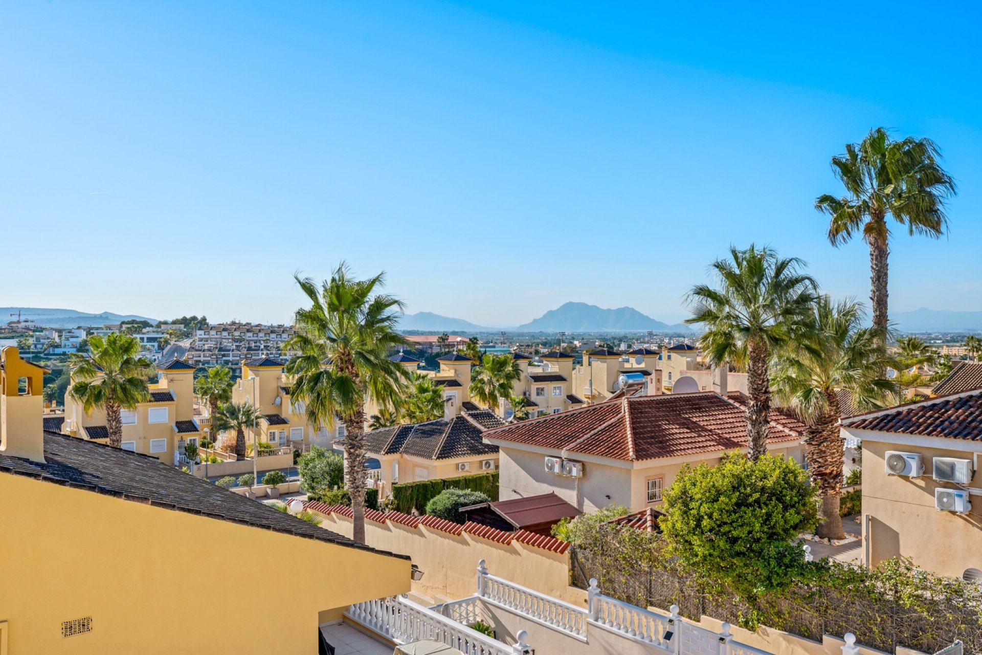 Resale - Townhouse - Benimar