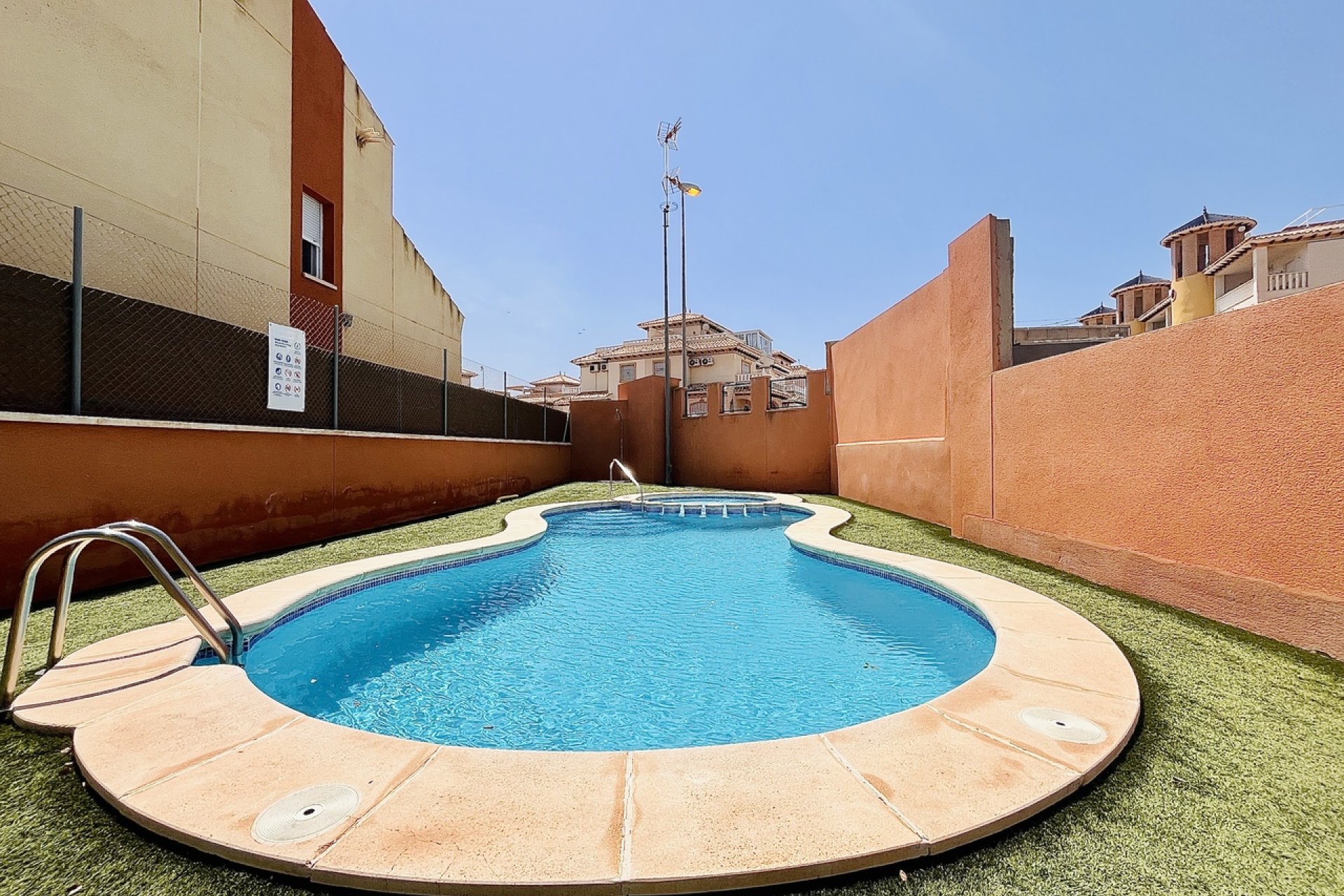 Resale - Townhouse - Cabo Roig