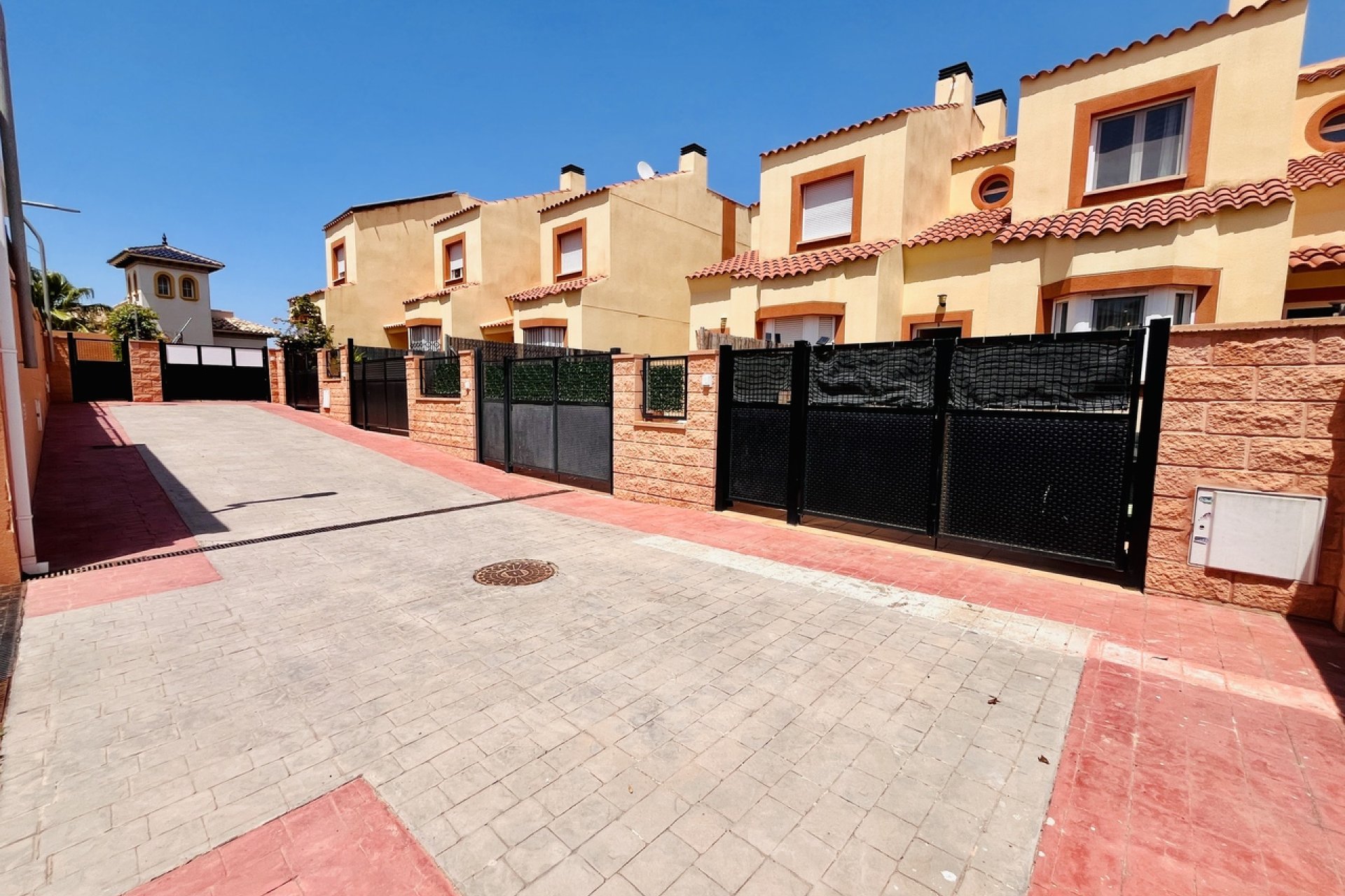 Resale - Townhouse - Cabo Roig