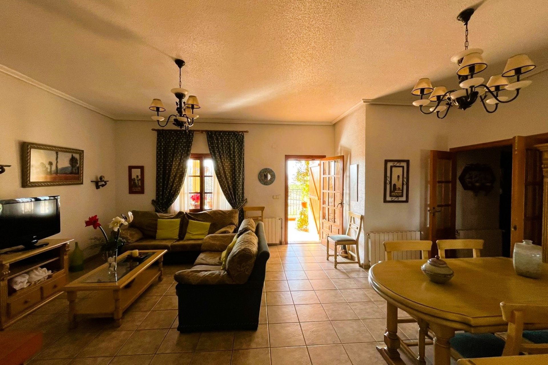 Resale - Townhouse - Daya Nueva - Pueblo