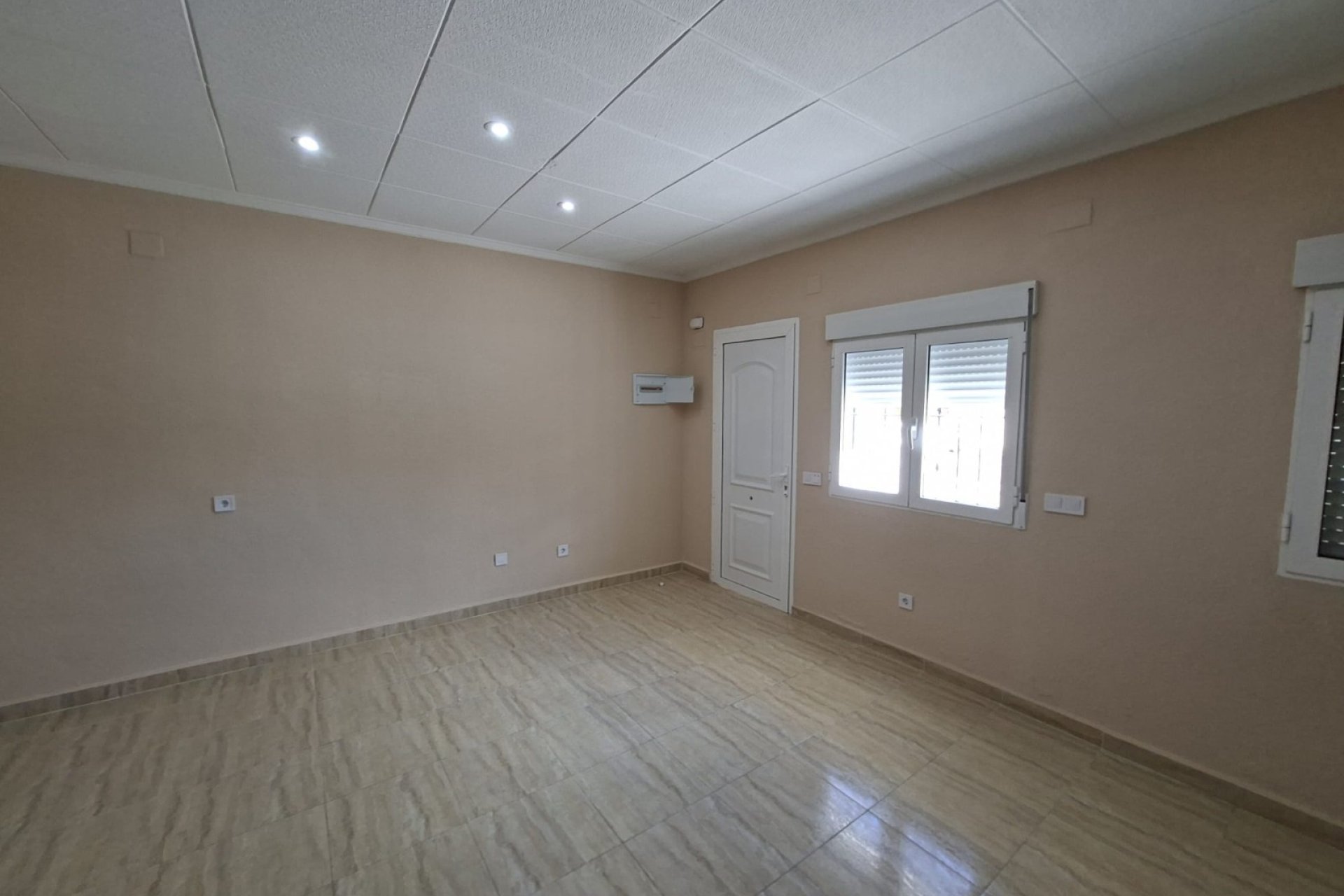 Resale - Townhouse - La Marina - La Marina - Urbanization