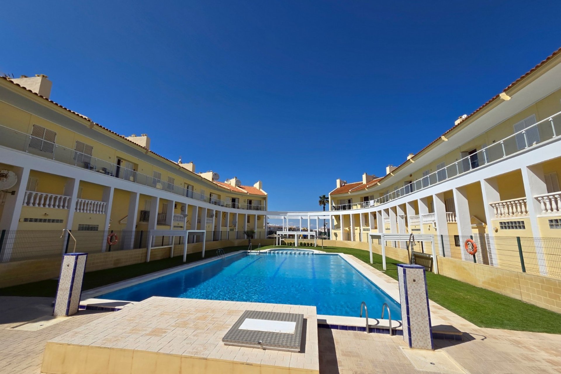 Resale - Townhouse - La Mata